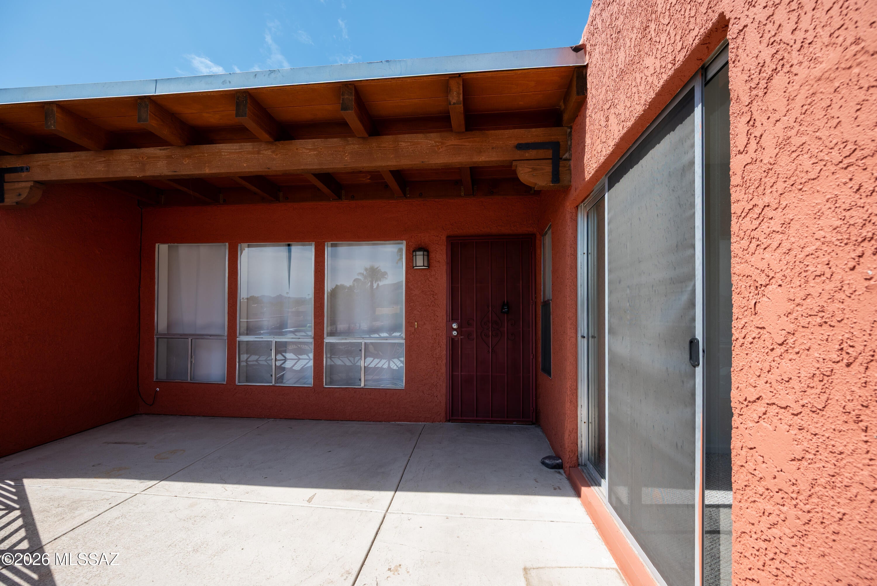Beautiful-Well Maintained 2bed/1 bath condo with SPECTACULAR Catalina Mountain views right from your living room!! Private entrance to your front door. Walk into your cozy living room with a real wood burning fireplace, all while enjoying the BEST views in the community. Kitchen and bathroom feature Saltillo tile on counter tops. A MUST SEE! Close to shopping and outdoor activities/hiking trails. 1 yr Lease. Tenant pays utilities. Pets must be approved. Water, trash, and sewer included in the rent, tenant pays electricity and any other utility.
**1/2 month free rent with a 12 month lease.**