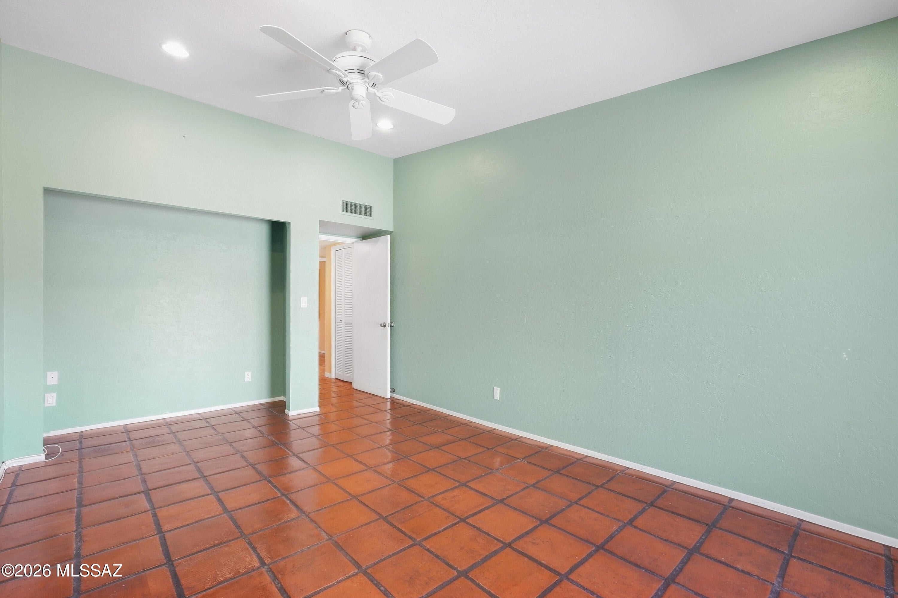 Loma De Las Brisas (1-25) - Residential