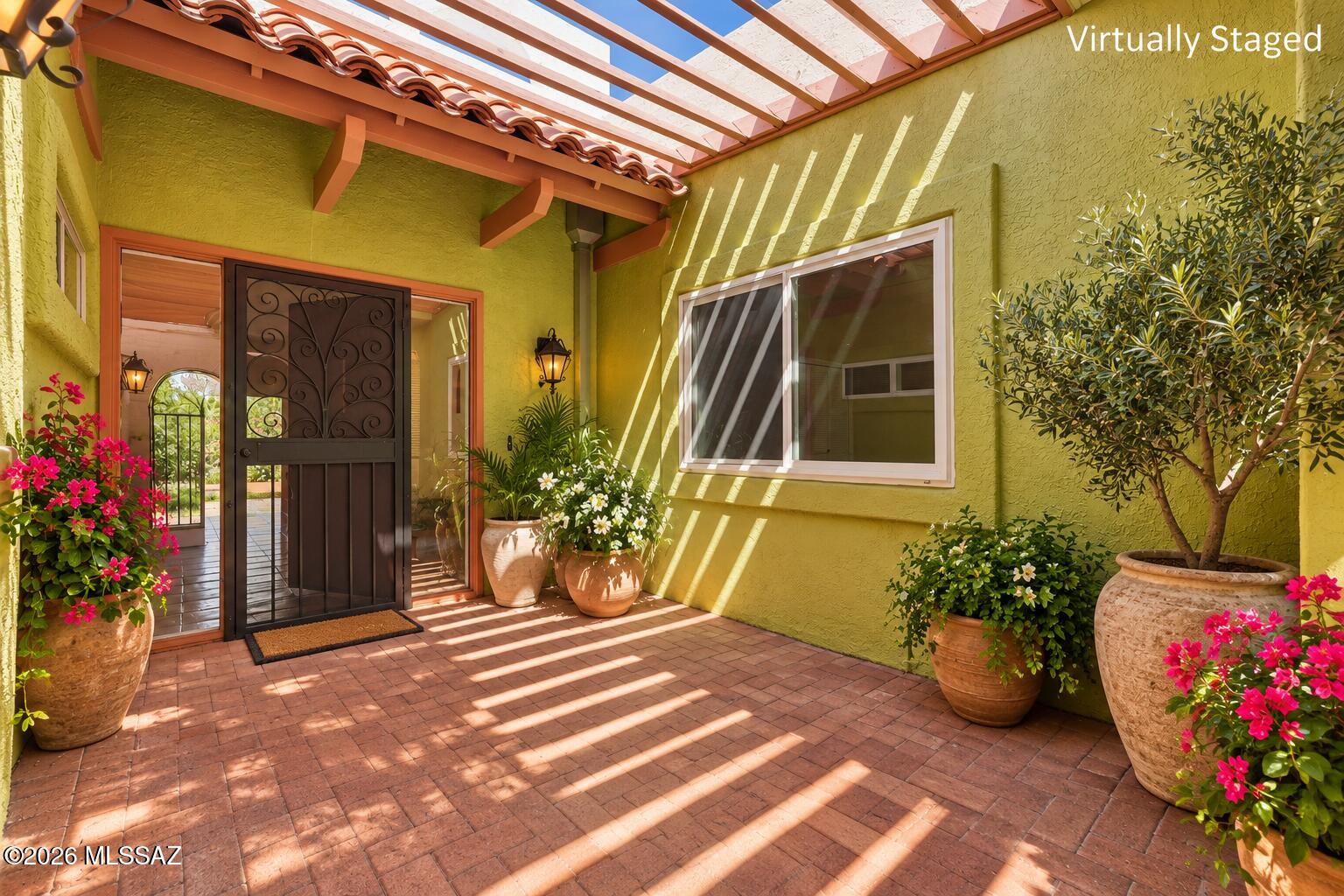 Loma De Las Brisas (1-25) - Residential