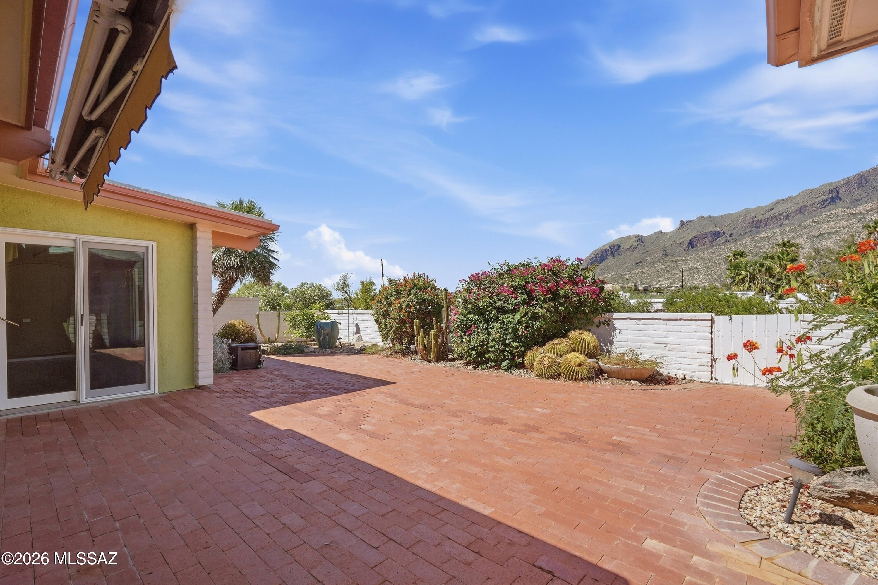 Loma De Las Brisas (1-25) - Residential