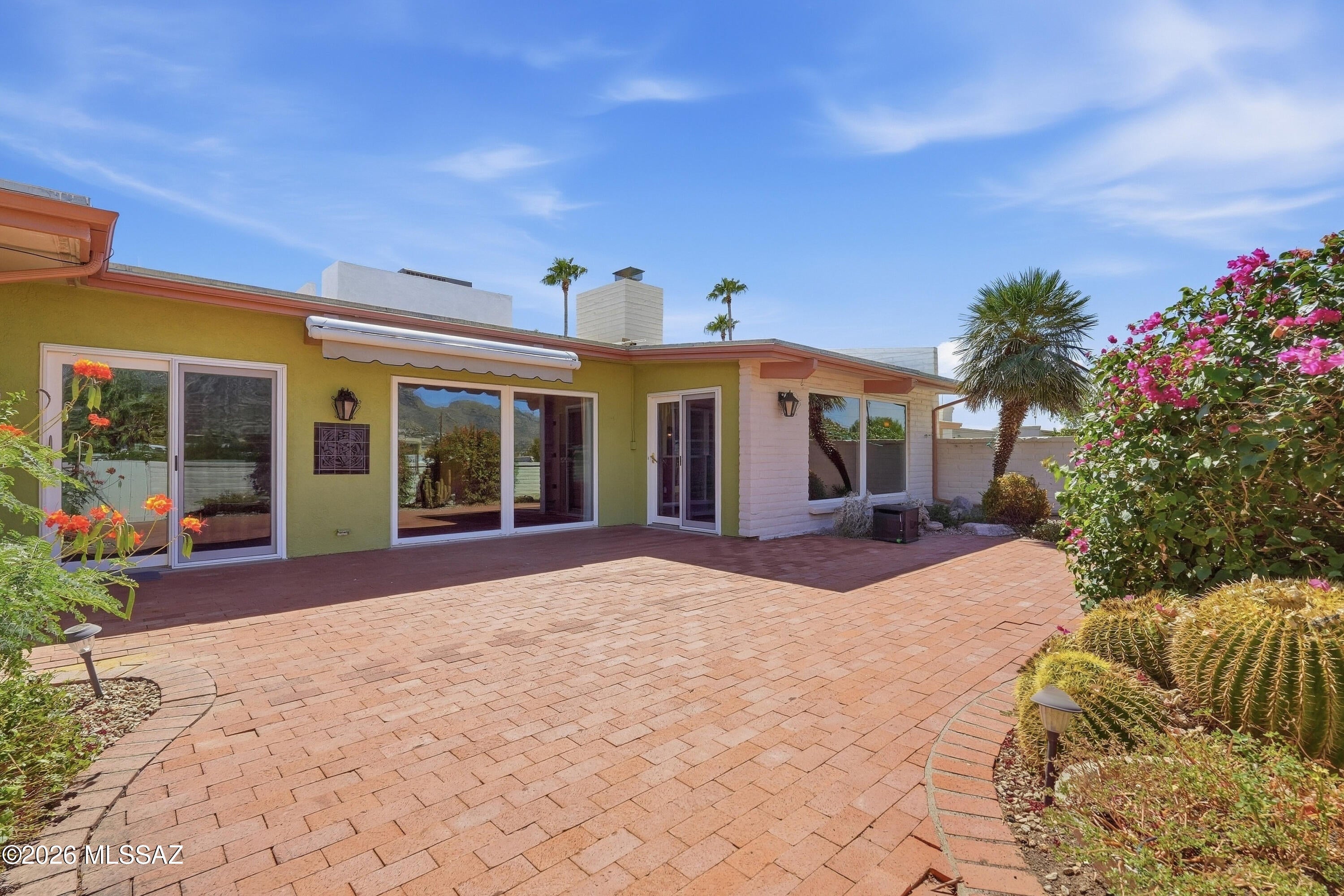 Loma De Las Brisas (1-25) - Residential