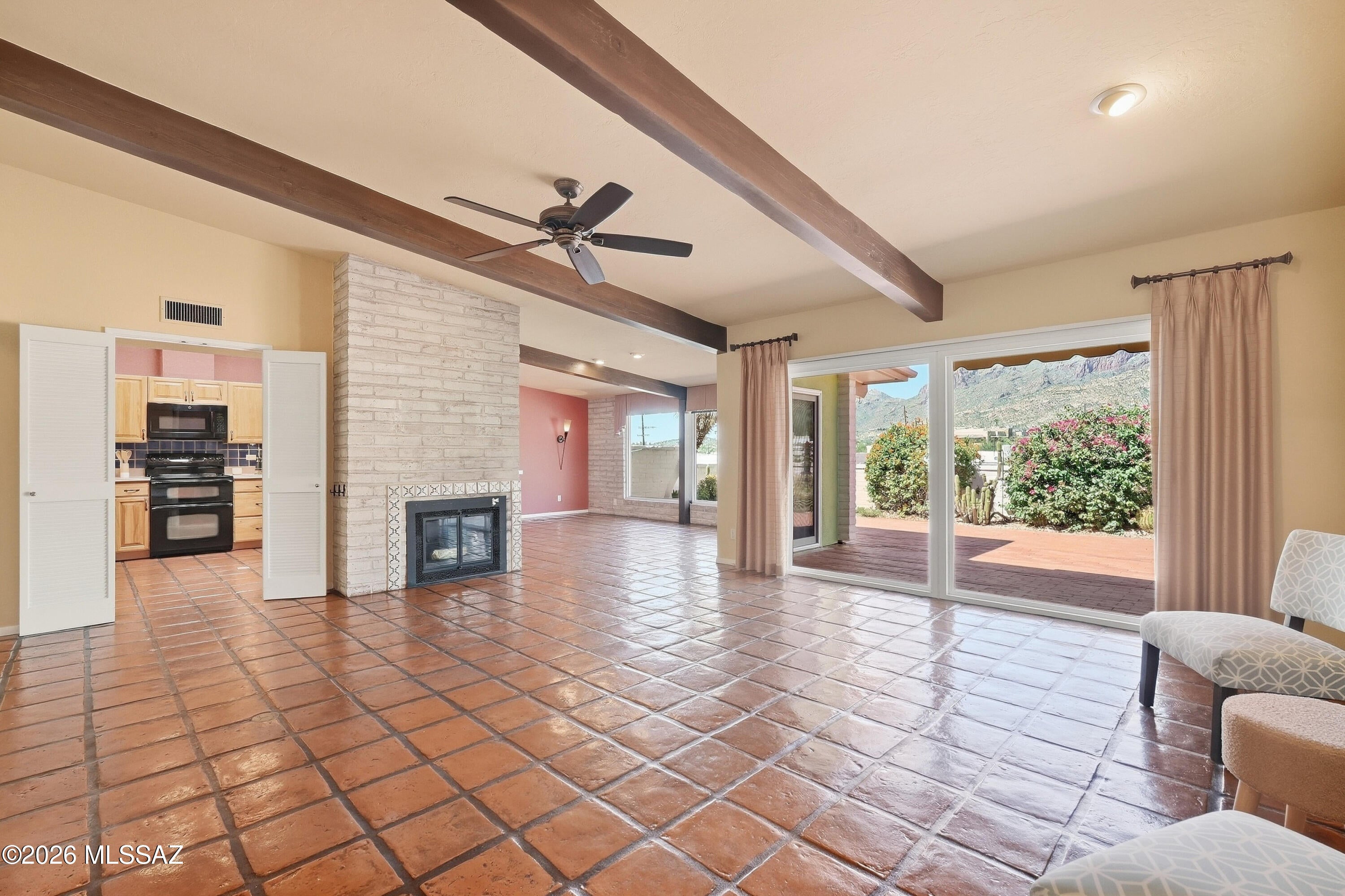 Loma De Las Brisas (1-25) - Residential