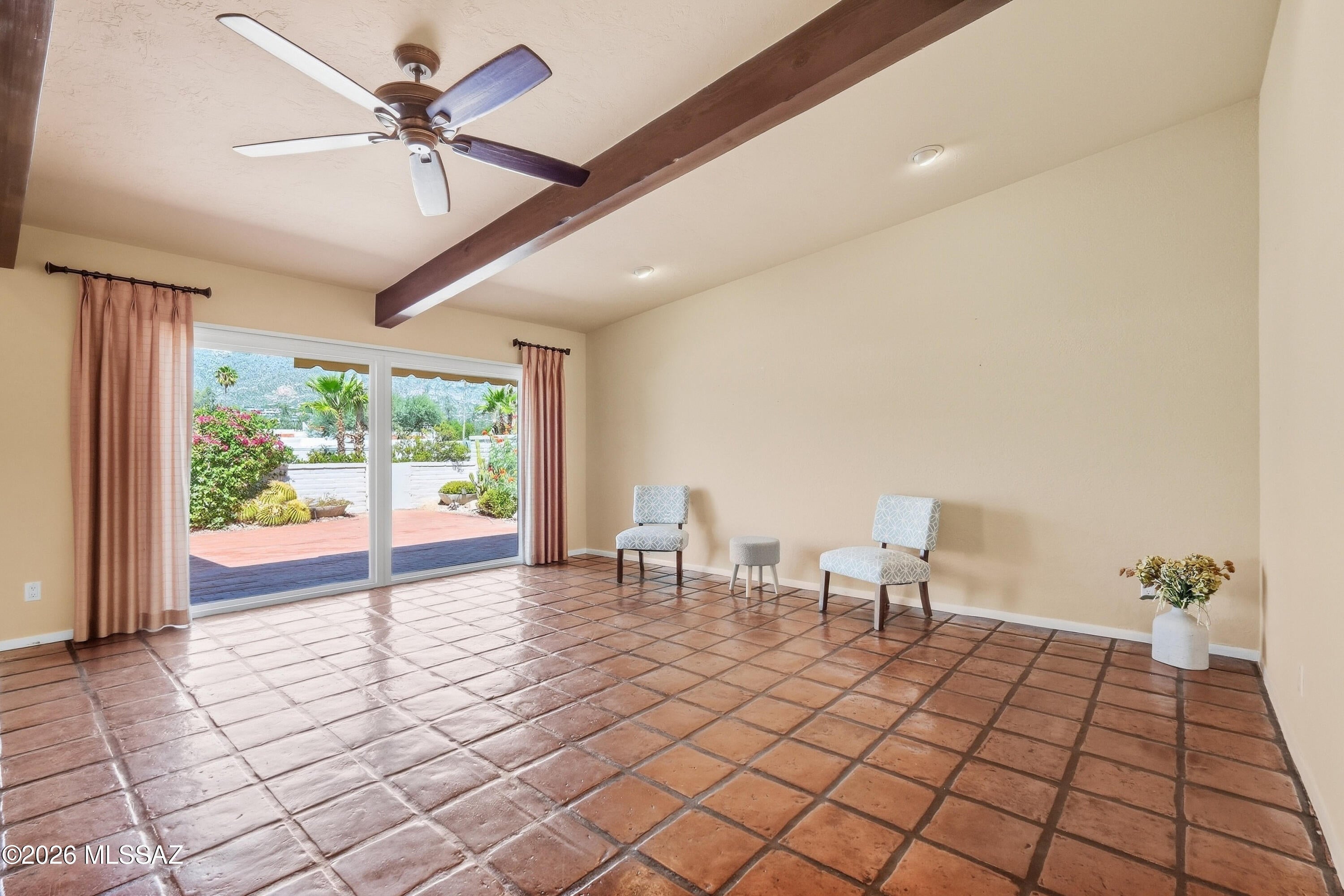 Loma De Las Brisas (1-25) - Residential