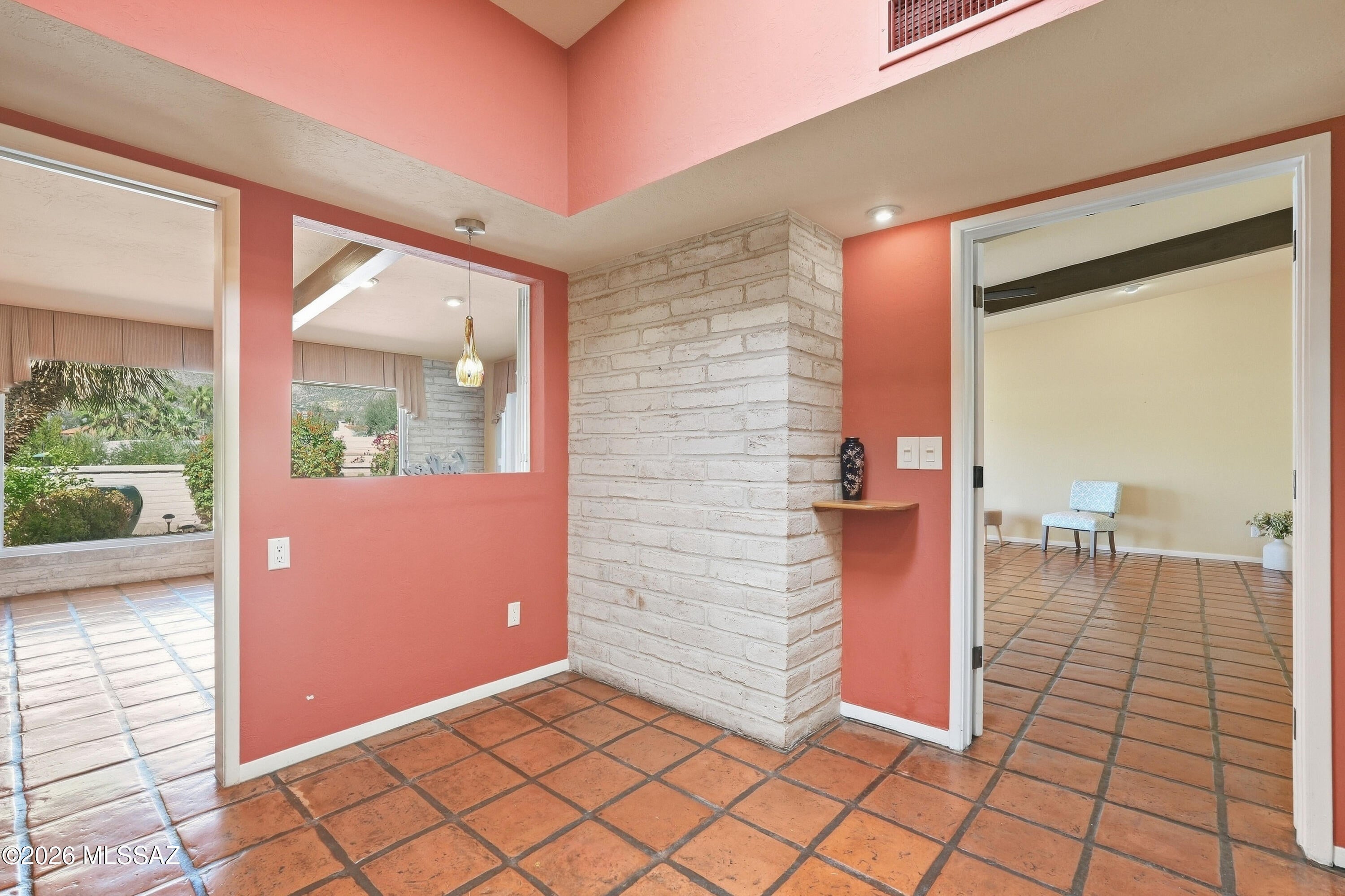 Loma De Las Brisas (1-25) - Residential