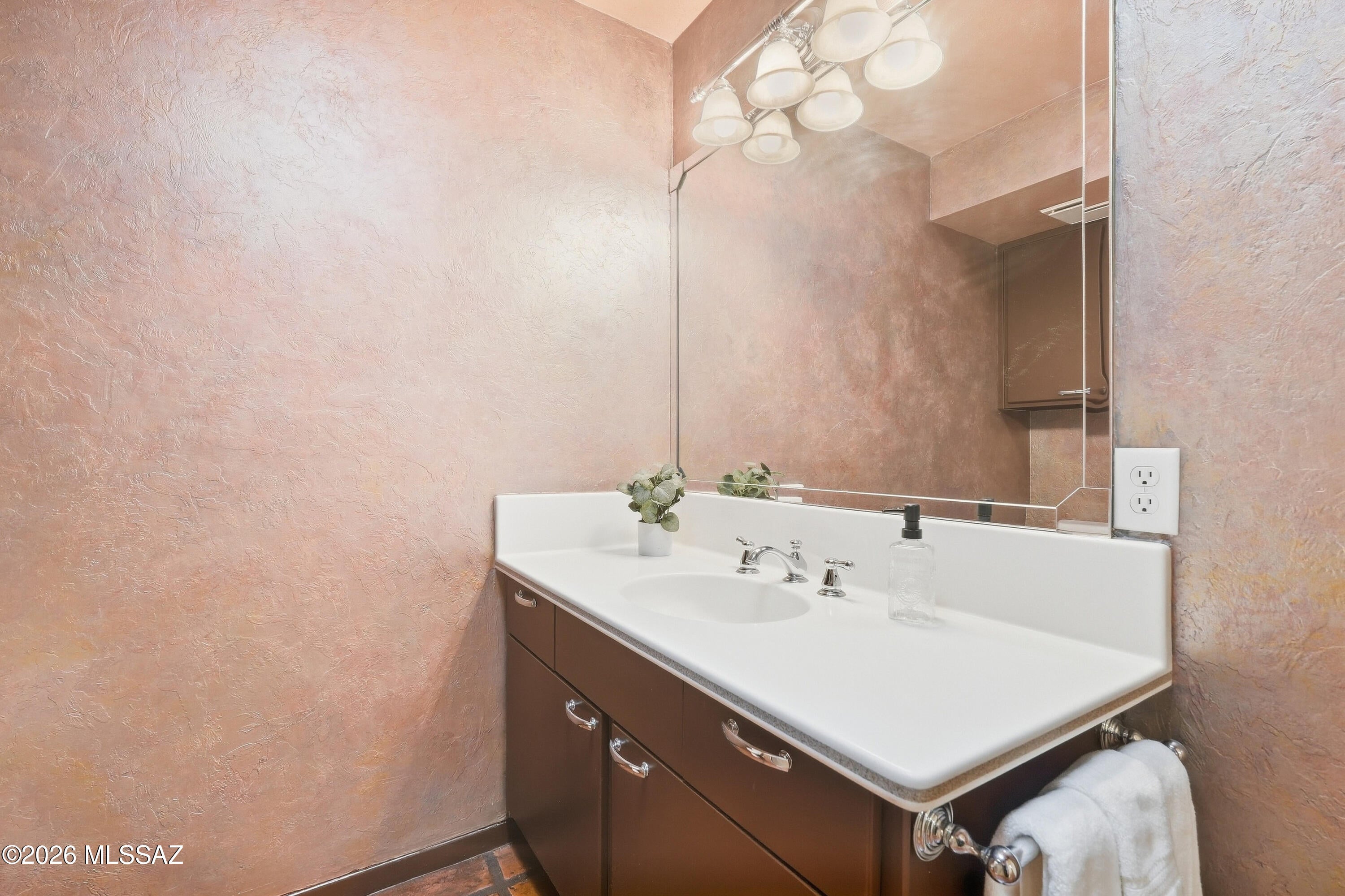 Loma De Las Brisas (1-25) - Residential