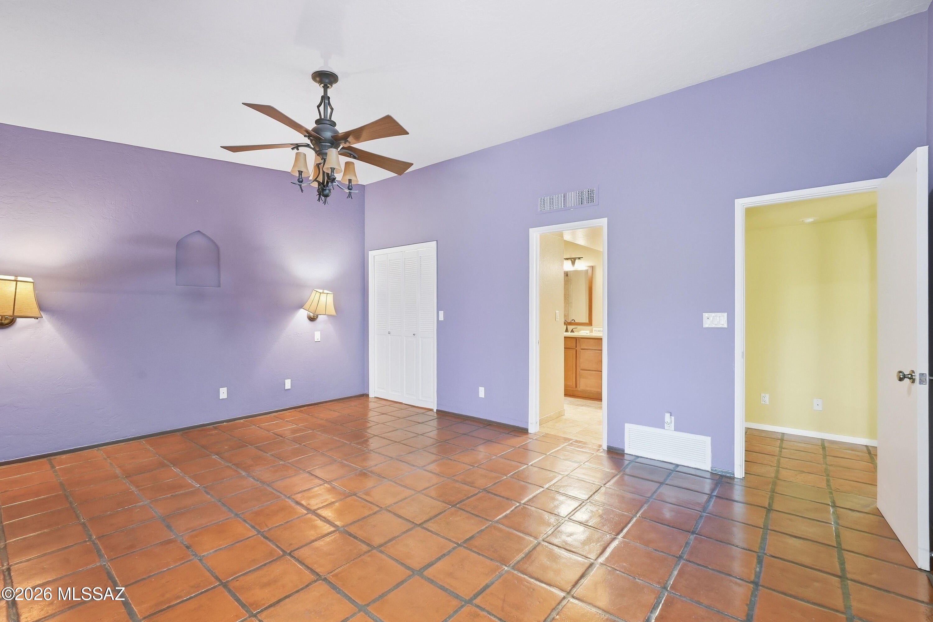 Loma De Las Brisas (1-25) - Residential