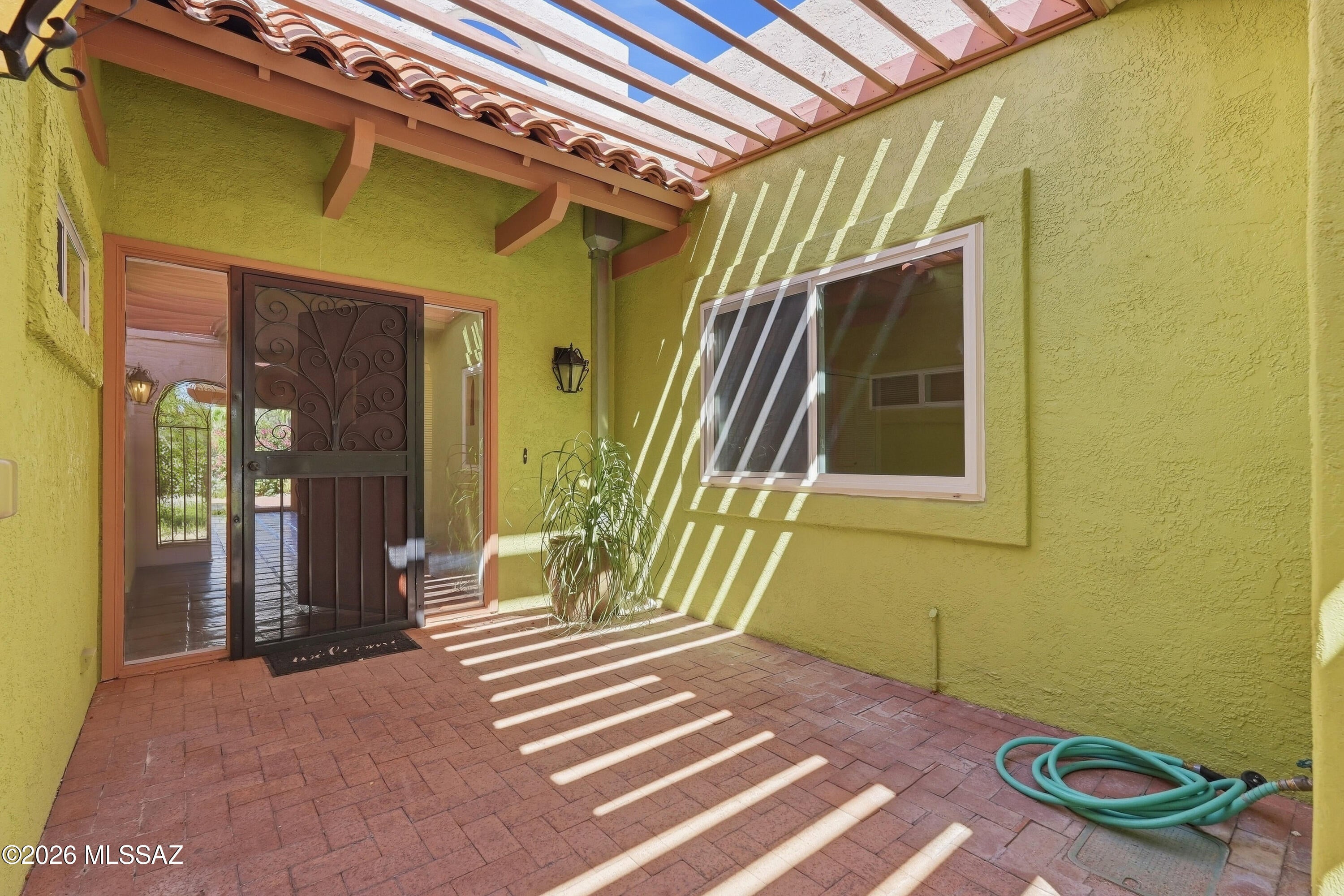 Loma De Las Brisas (1-25) - Residential