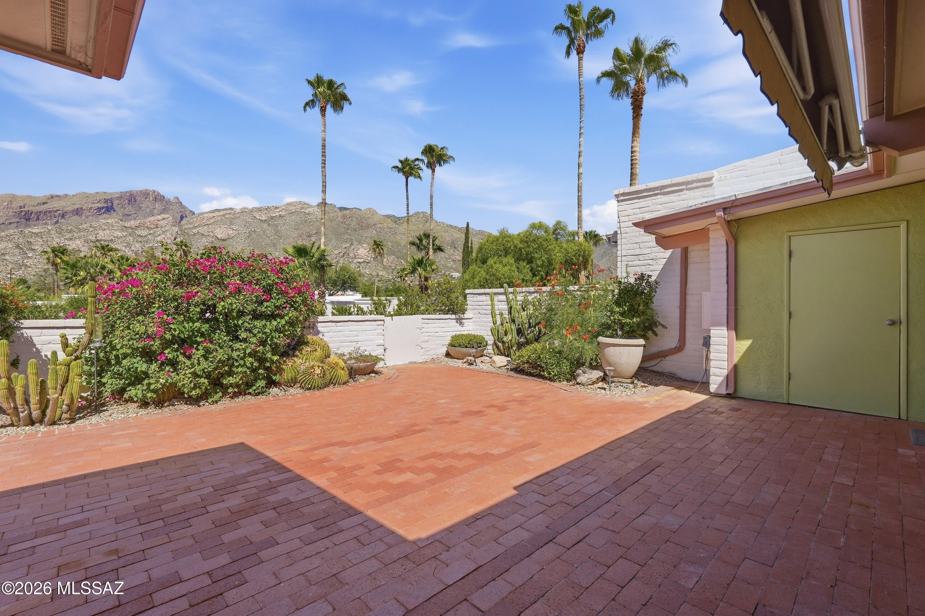 Loma De Las Brisas (1-25) - Residential