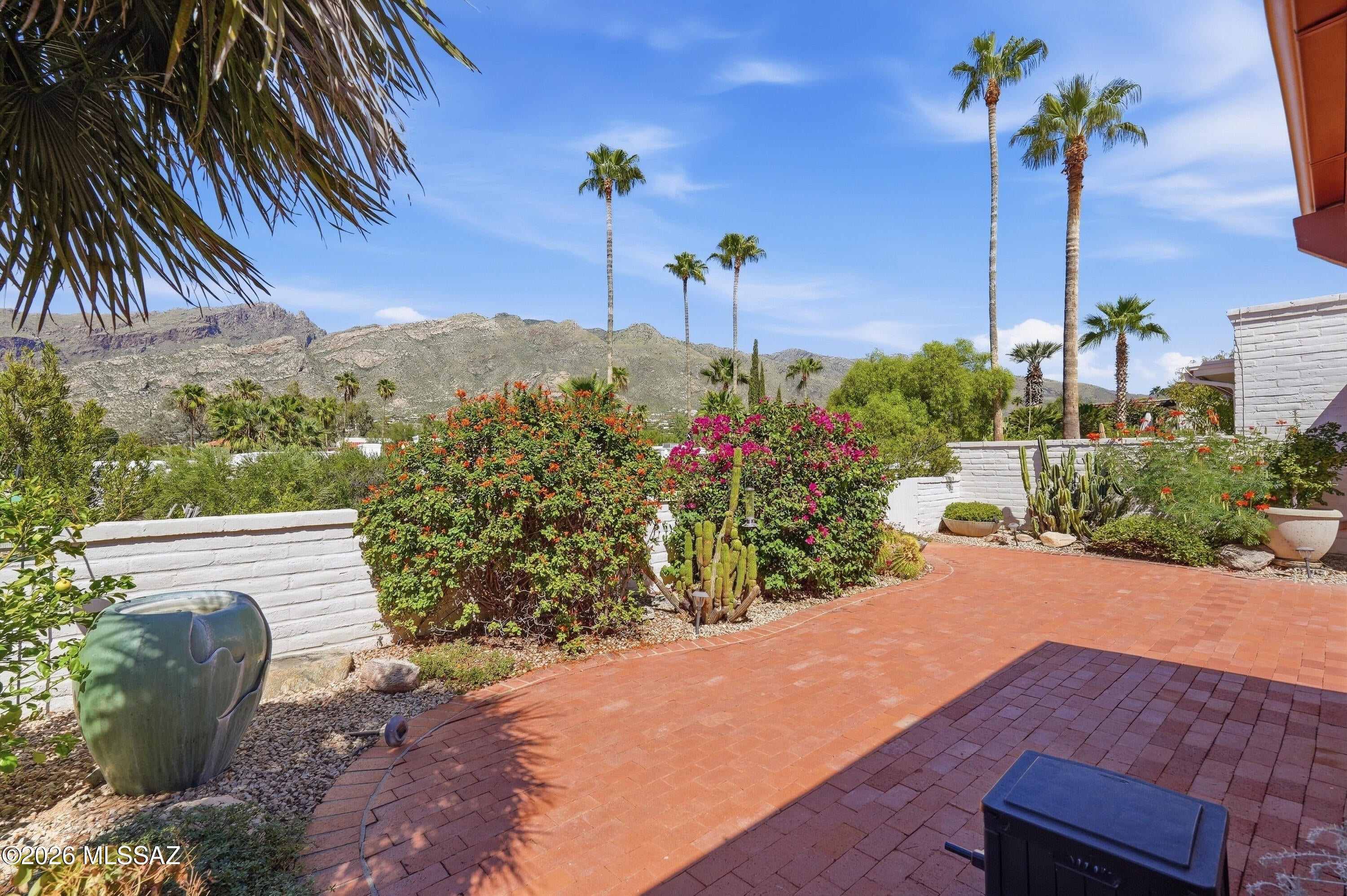 Loma De Las Brisas (1-25) - Residential