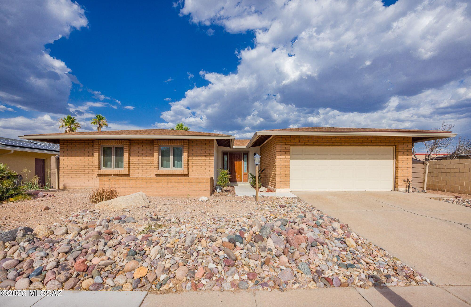 Vista Del Rio (218-290) - Residential Lease
