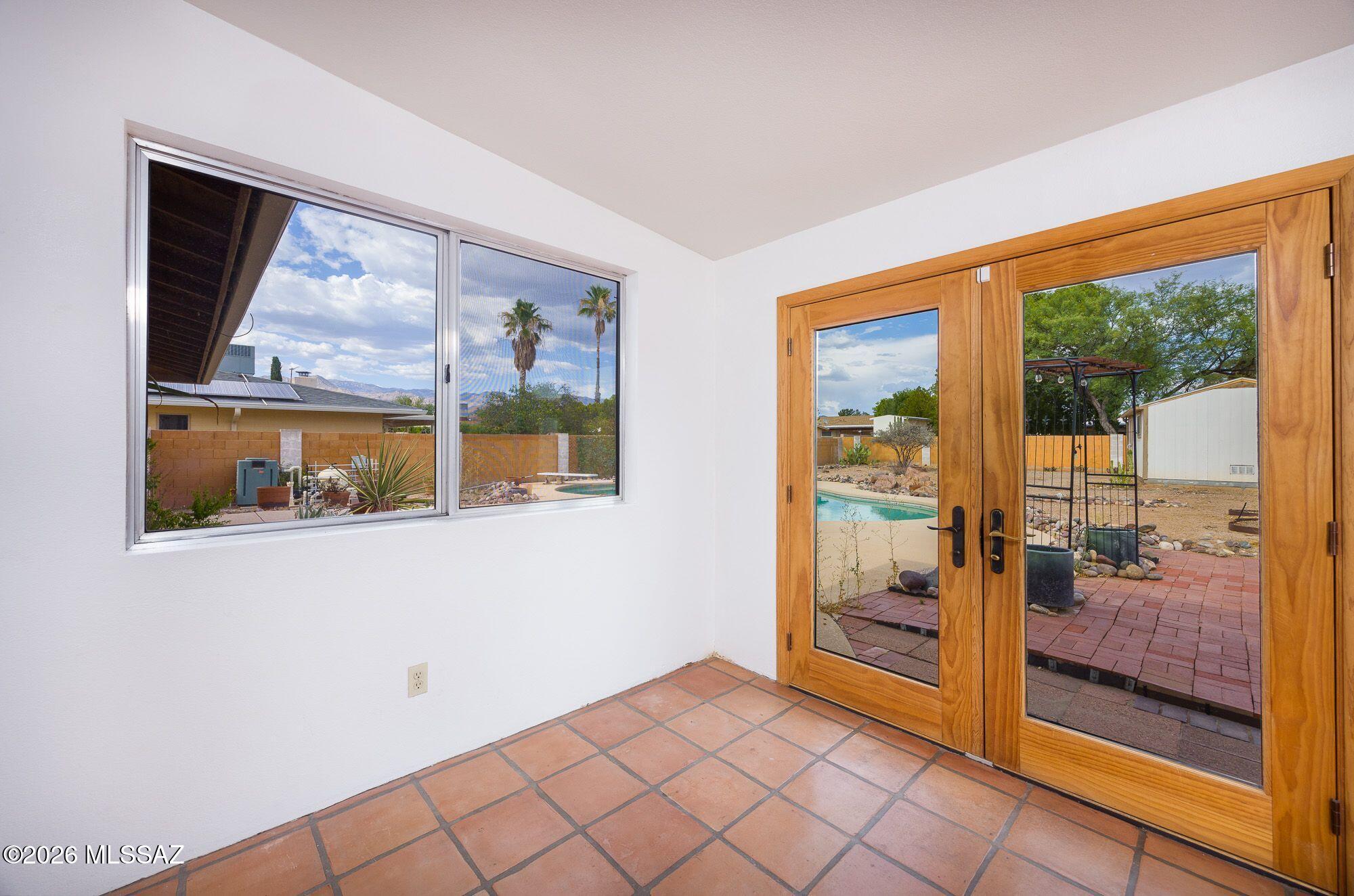 Vista Del Rio (218-290) - Residential Lease