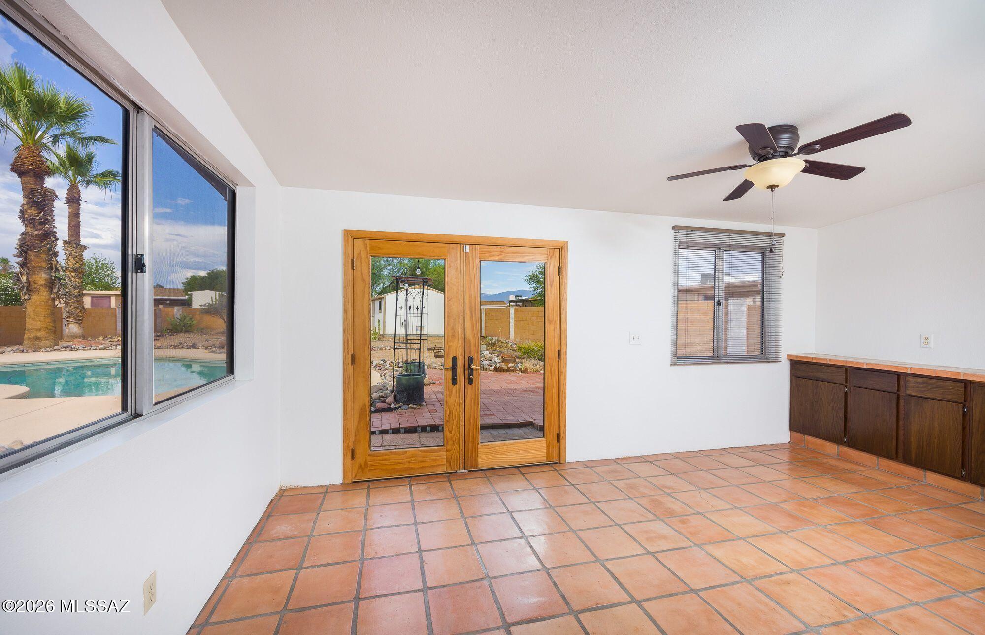 Vista Del Rio (218-290) - Residential Lease