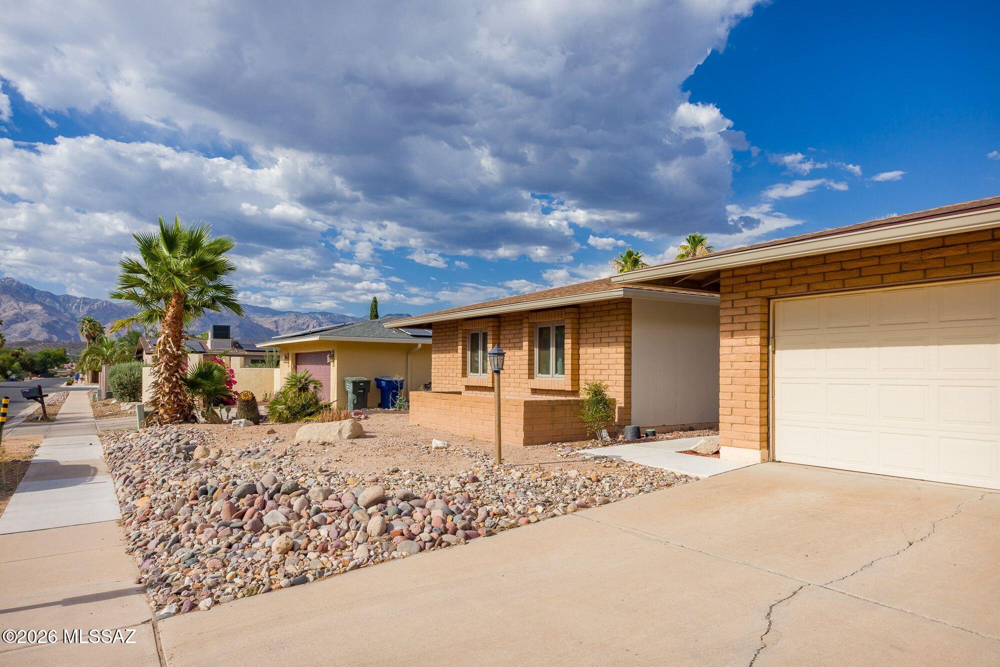 Vista Del Rio (218-290) - Residential Lease