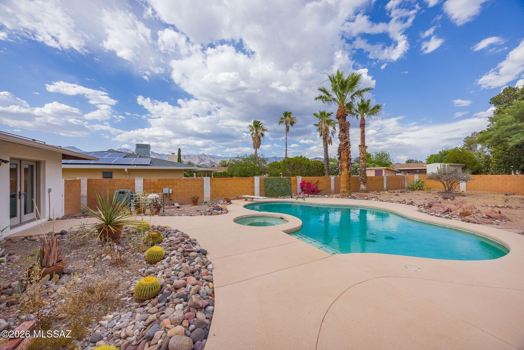 Vista Del Rio (218-290) - Residential Lease