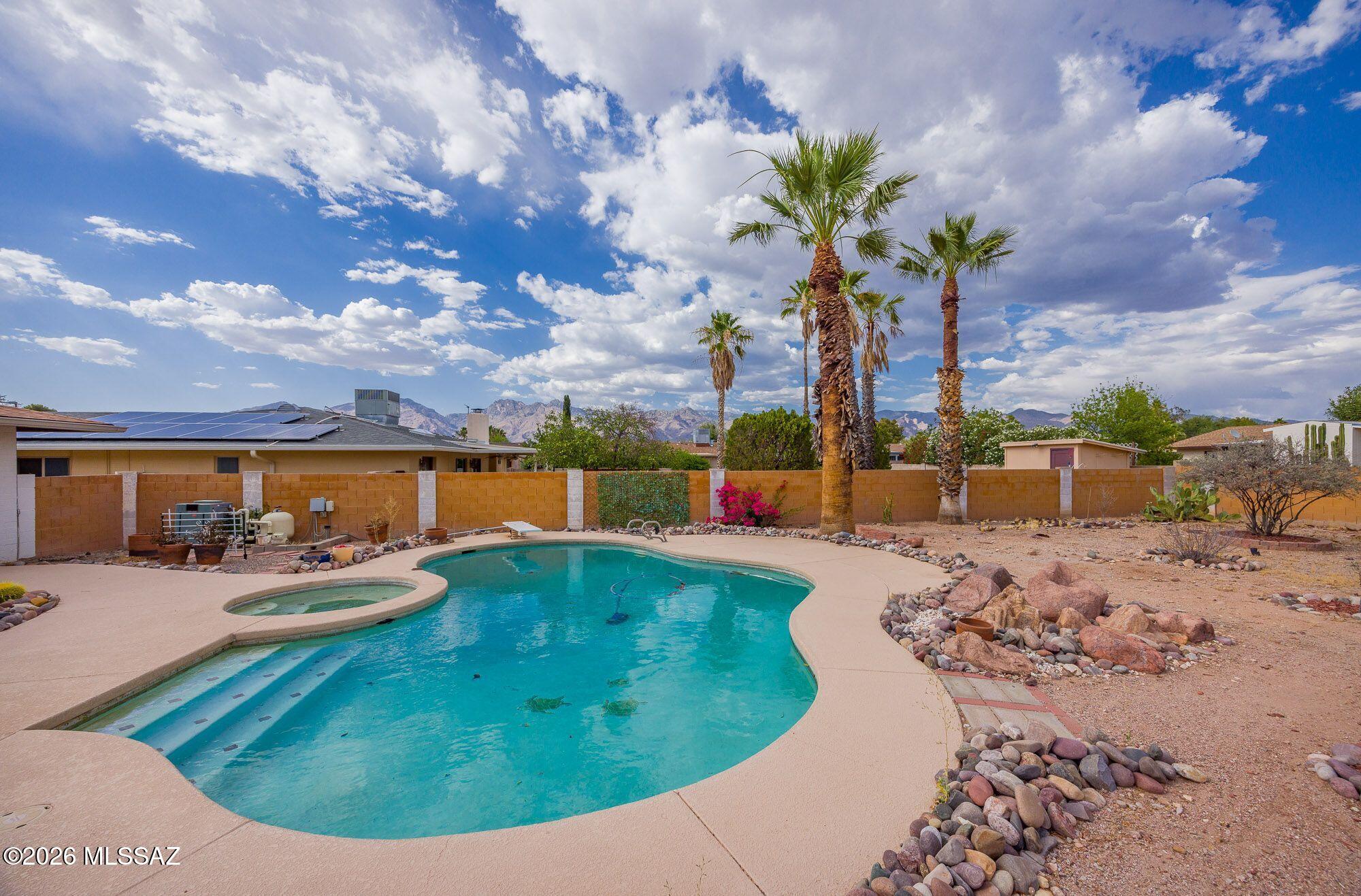 Vista Del Rio (218-290) - Residential Lease