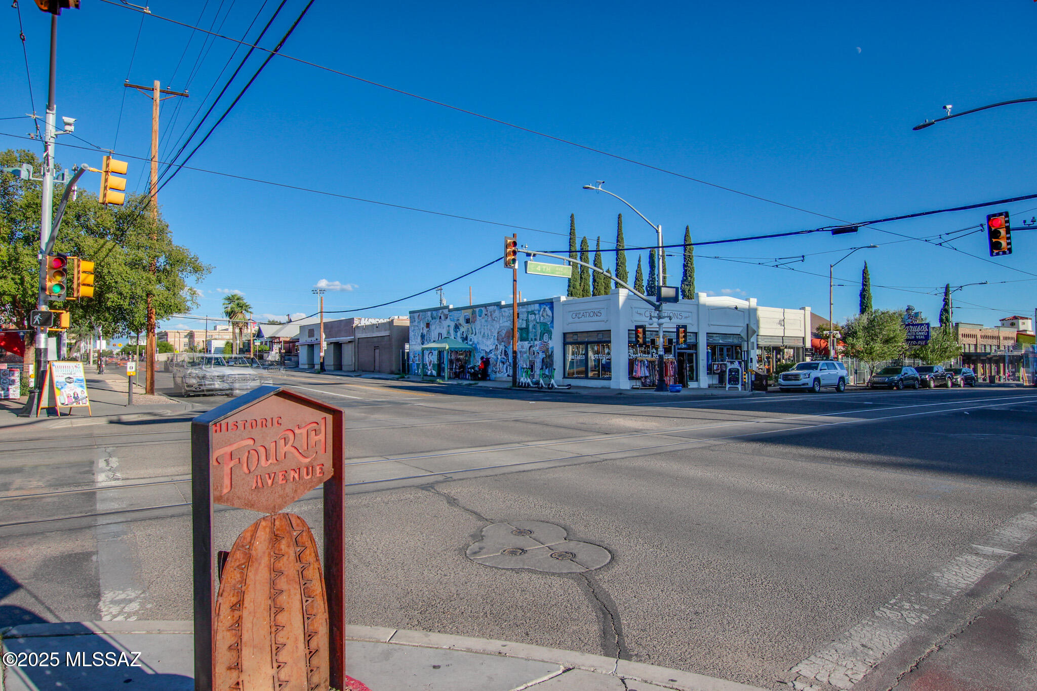 Exceptional 1,398 SF retail space in Tucson's Central Business District, steps from Historic 4th Avenue entertainment district. High-visibility corner location with excellent foot traffic from the proximity of the University of Arizona. Features large storefront windows,double-door entry, and
benefits from a 21,315 population within a 1-mile radius. Perfect for retail or professional services in Tucson's most dynamic commercial corridor.

Key Details
• Size: 1,398 SF
• Base Rent: $22.00/SF annually ($30,756/year |
$2,563/month)
• NNN Charges: $2.91/SF annually ($4,067/year |
$339/month)
• Total Annual Cost: $34,823 ($2,902/month)
• Lease Term: Negotiable (minimum 5 years preferred)
• Property Type: Retail Strip Center
• Zoning: C-3 Commercial