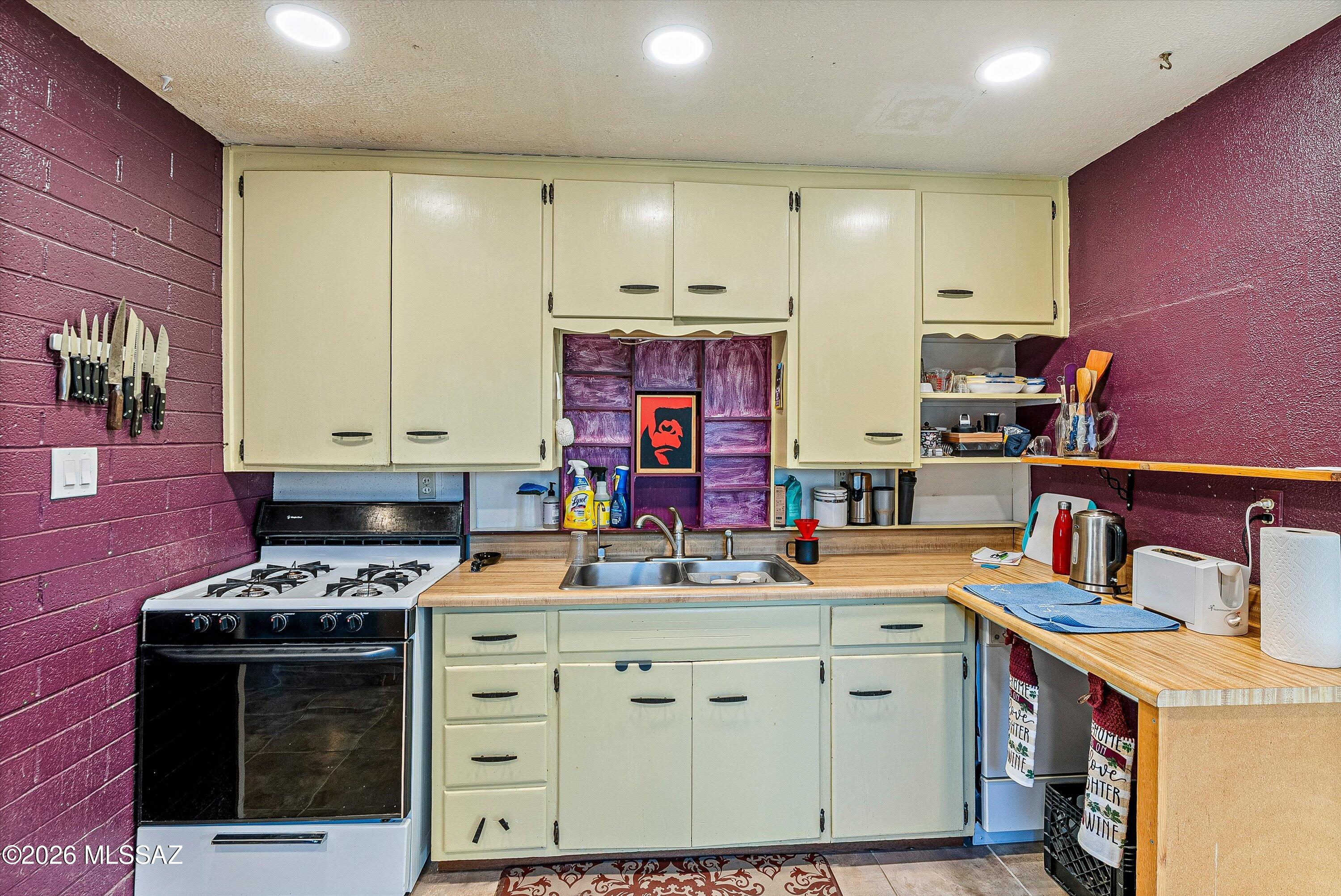 Los Robles Estates - Residential