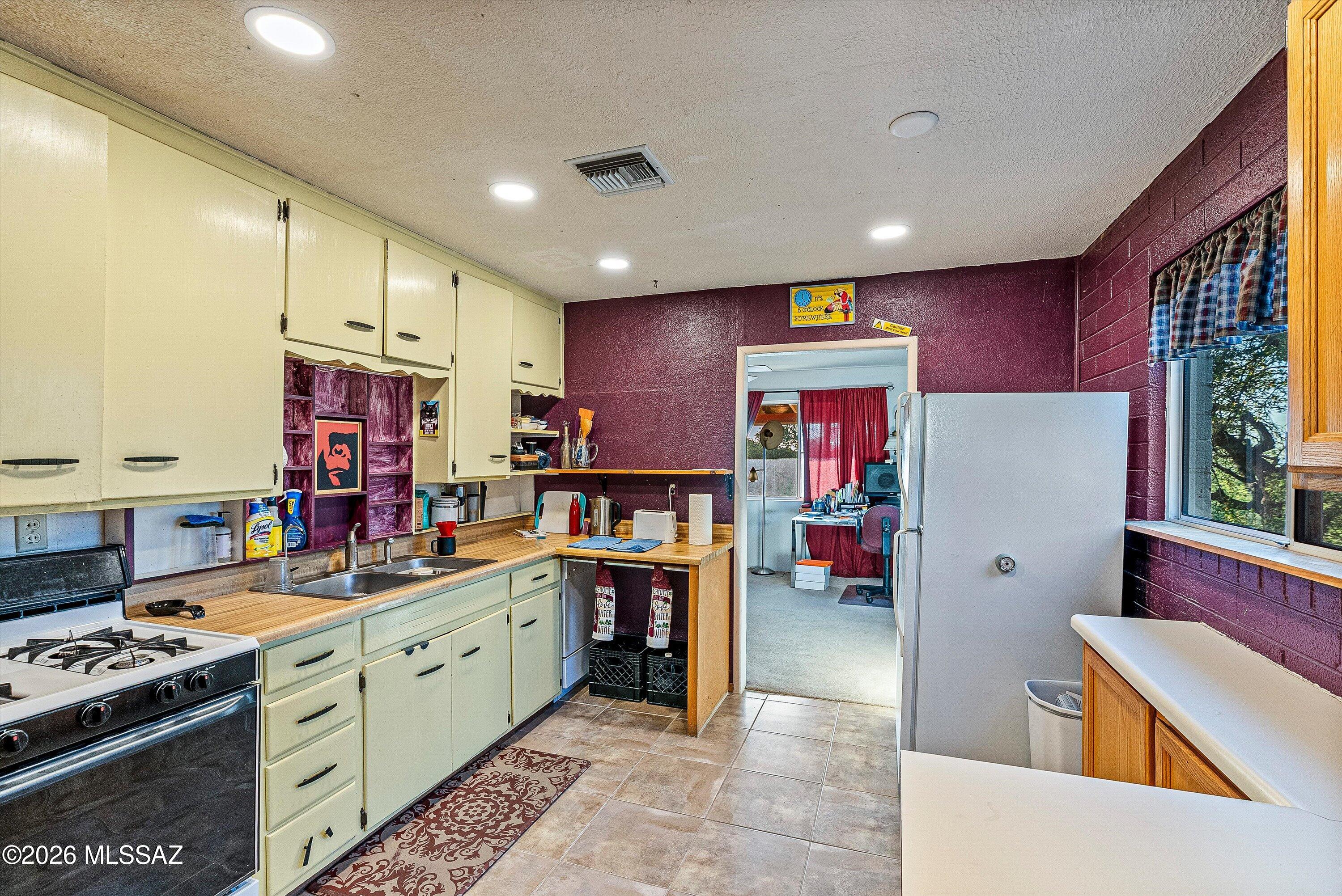 Los Robles Estates - Residential