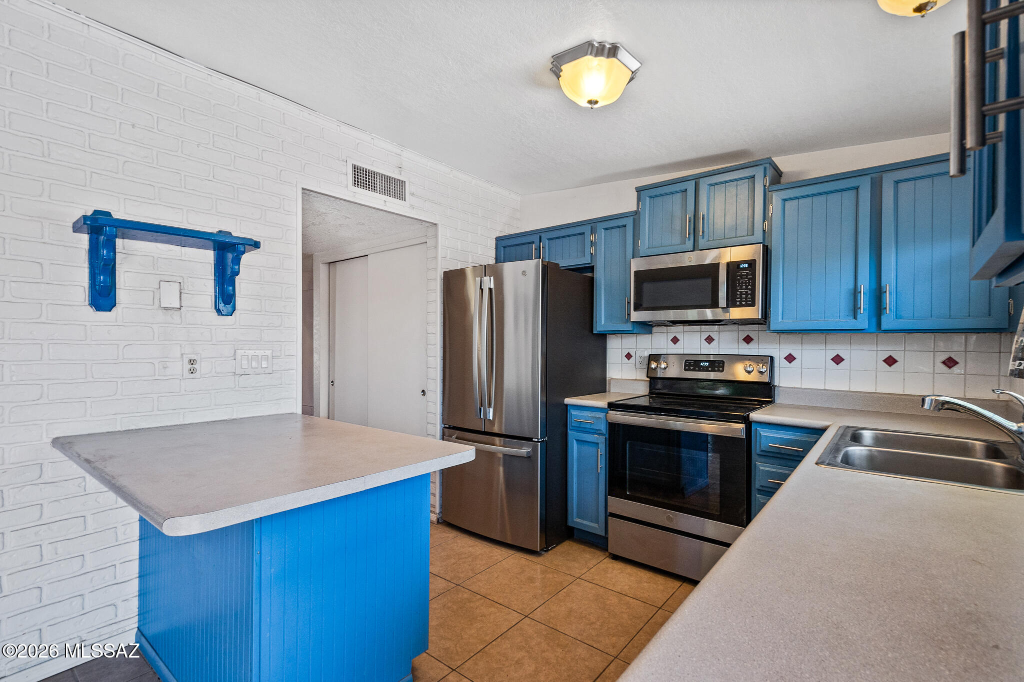 Casas Adobes Estates (619-649) - Residential