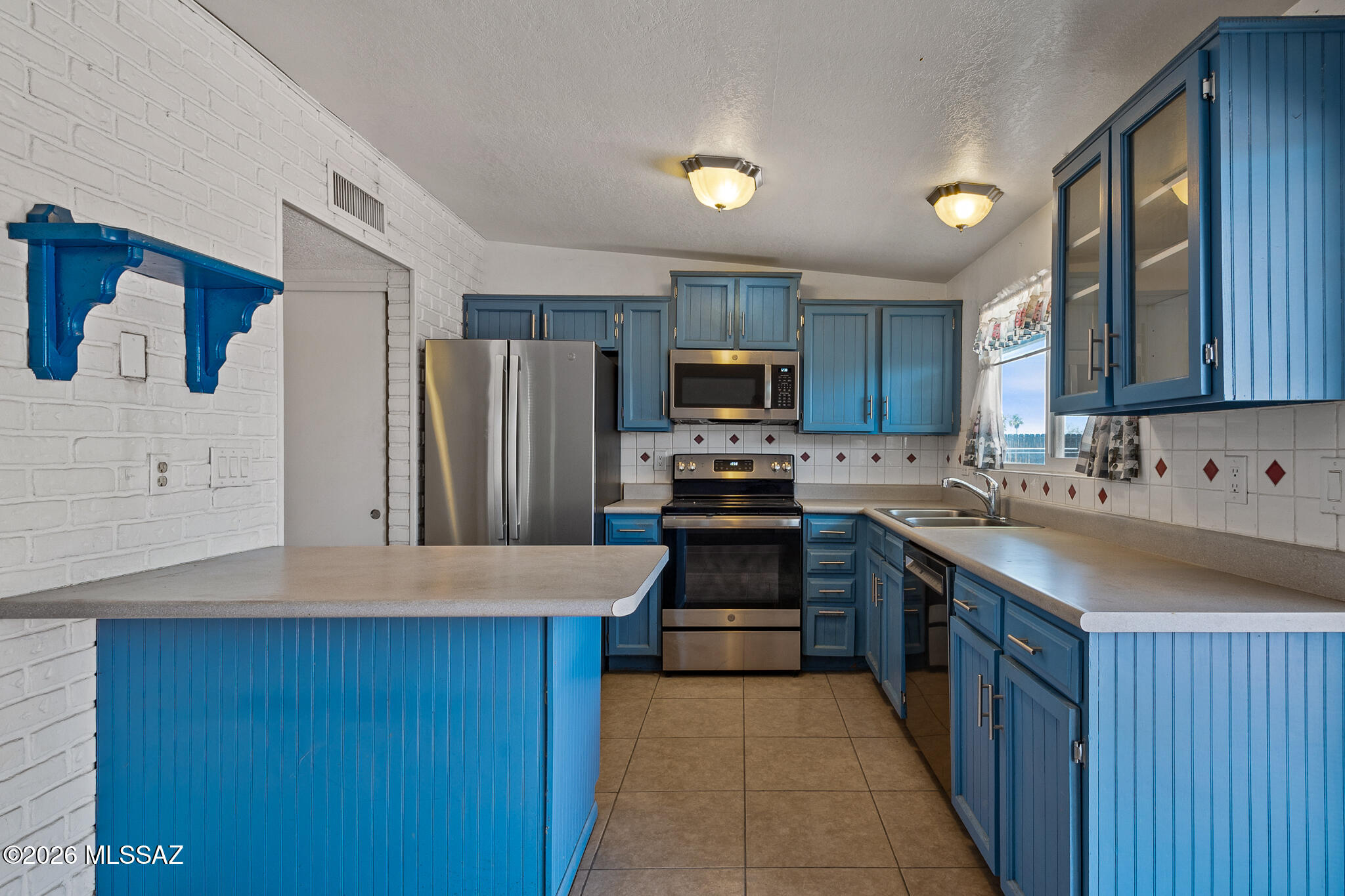 Casas Adobes Estates (619-649) - Residential