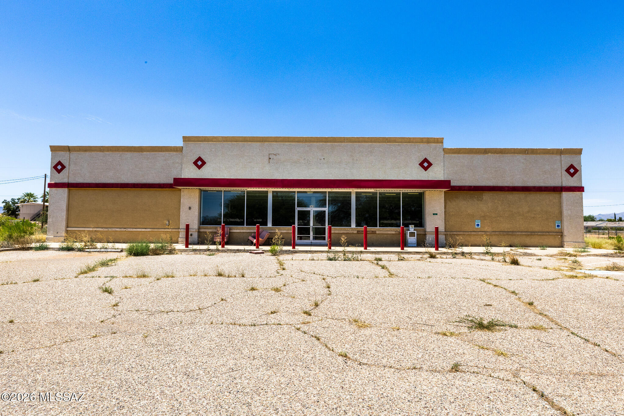 Commercial opportunity in the heart of Cochise County! This 9,243 SF retail building, formerly occupied by Family Dollar, offers a flexible layout suitable for retail, fitness, grocery, furniture, auto parts, warehouse, distribution, or service businesses. Features include 3-phase power, ADA-compliant restrooms, and 37 paved parking spaces. Well-built and offered at a fraction of replacement cost, this property presents excellent value for both owner-users and investors. For additional space and functionality, the adjacent 1,256 SF office complex at 149 N Frontage Road is also available. Purchase both properties together for $700,000 and save $100,000. Excellent visibility, easy access, and a central Cochise County location make this a standout investment opportunity.