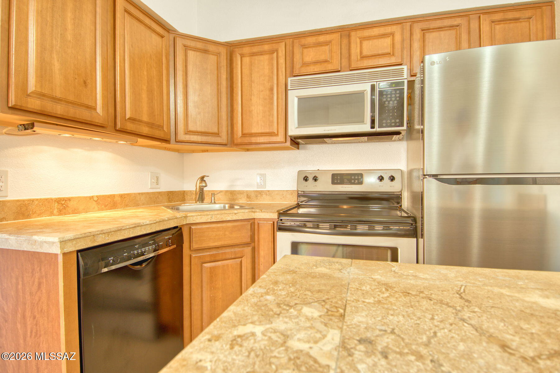 Top floor condo in gated community minutes from the University of Arizona! Priced to sell, this condo with a mountain view is the perfect place for your student to live while going to the U of A and beyond! Freshly painted, newer refrigerator, newer water heater, and move in ready!! Amenities include 2 pools, tennis court, workout room, volleyball court, laundry facilities, and covered parking. Walking distance to restaurants, grocery store, starbucks, and more!