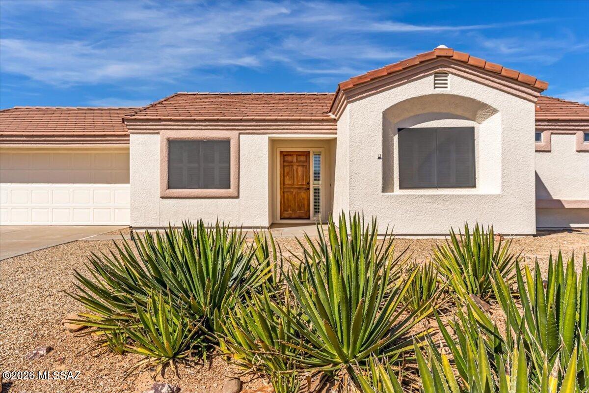 Welcome to easy desert living in the sought-after San Ignacio Ridge Estates, a premier 55+ community in beautiful Green Valley!
Situated on a desirable corner lot, this well-maintained 2-bedroom, 2-bath home new PLUMBING, with a newer ROOF, HVAC and new carpet in the bedrooms, offering low-maintenance living with tile throughout and an outdoor space with easy up keep. Walking distance to GOLF and dining.
Come experience the charm, tranquility, and active living that make San Ignacio Ridge Estates one of Green Valley's most desirable 55+ communities!