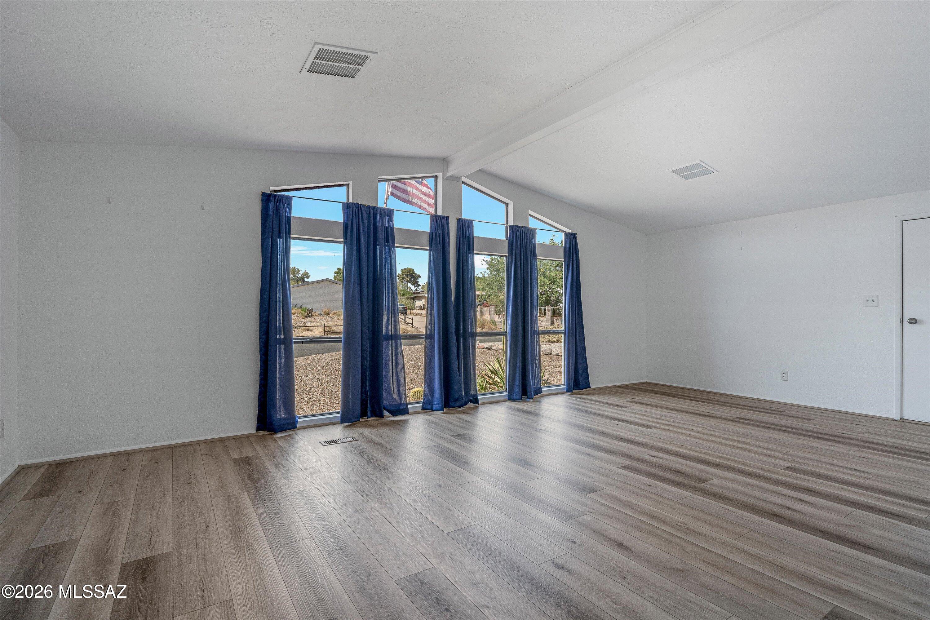 Ramona Vista (1-28) - Residential