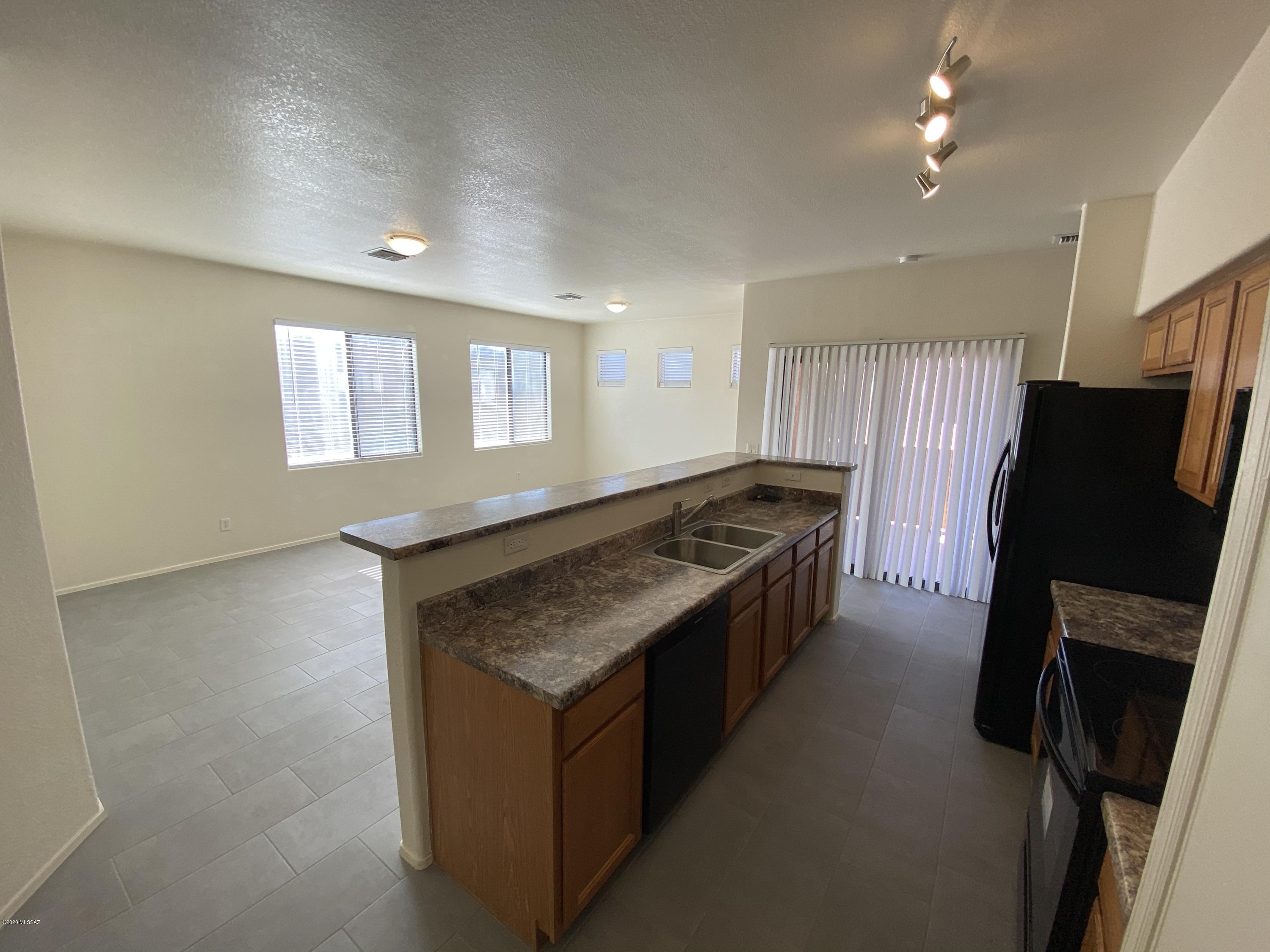 Mountain View Condos. (1-76) - Residential Lease