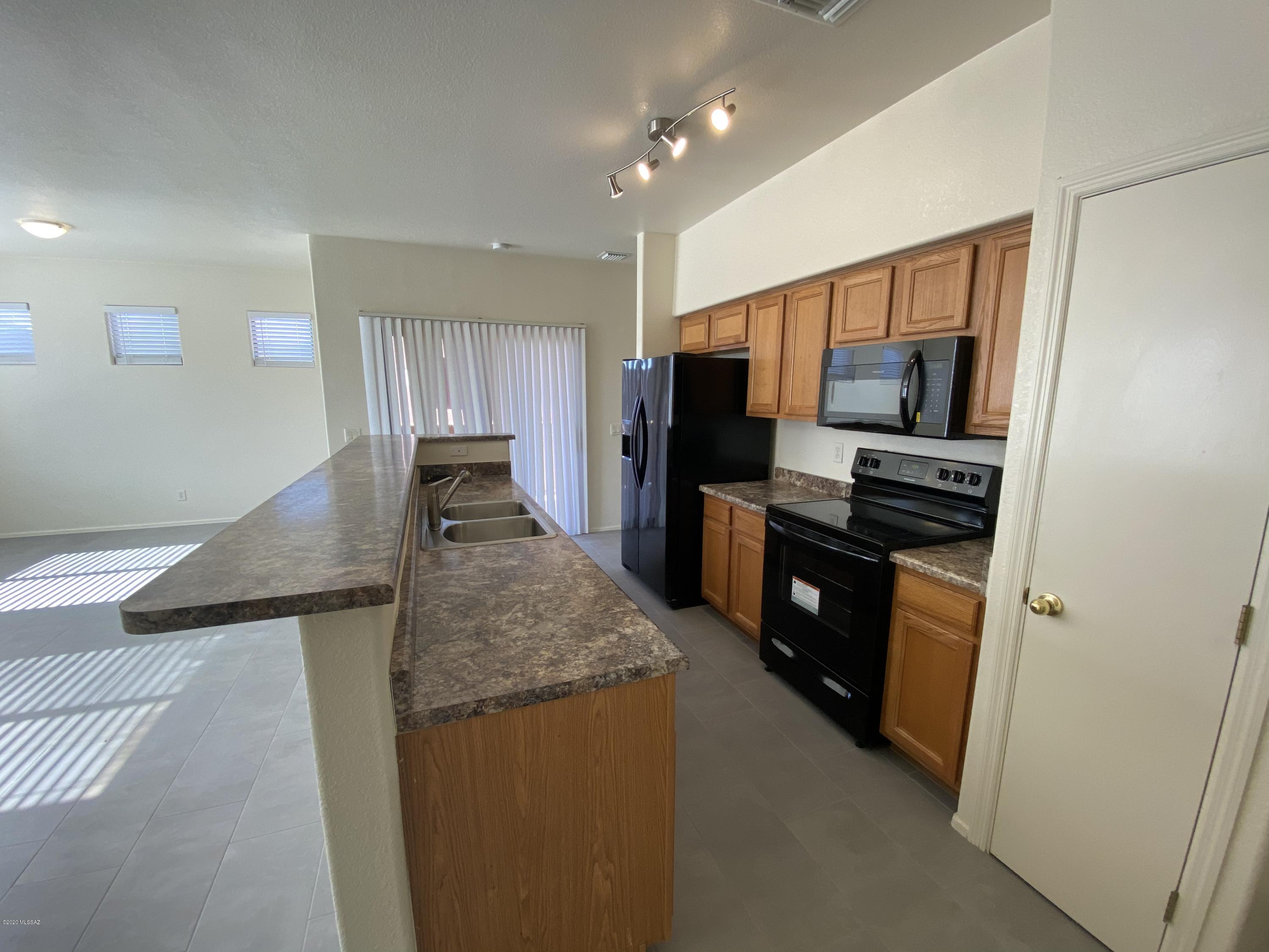 Mountain View Condos. (1-76) - Residential Lease