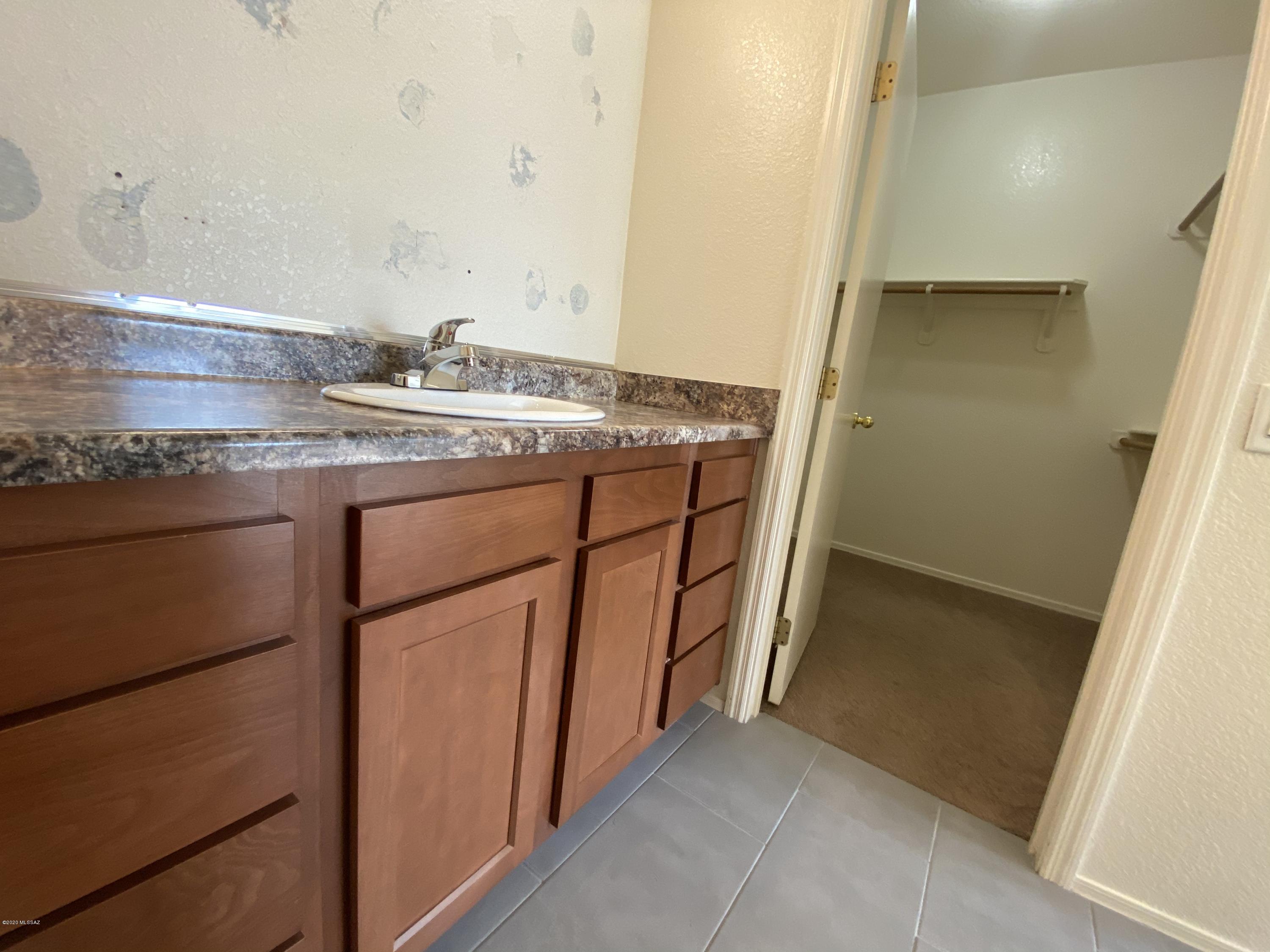 Mountain View Condos. (1-76) - Residential Lease