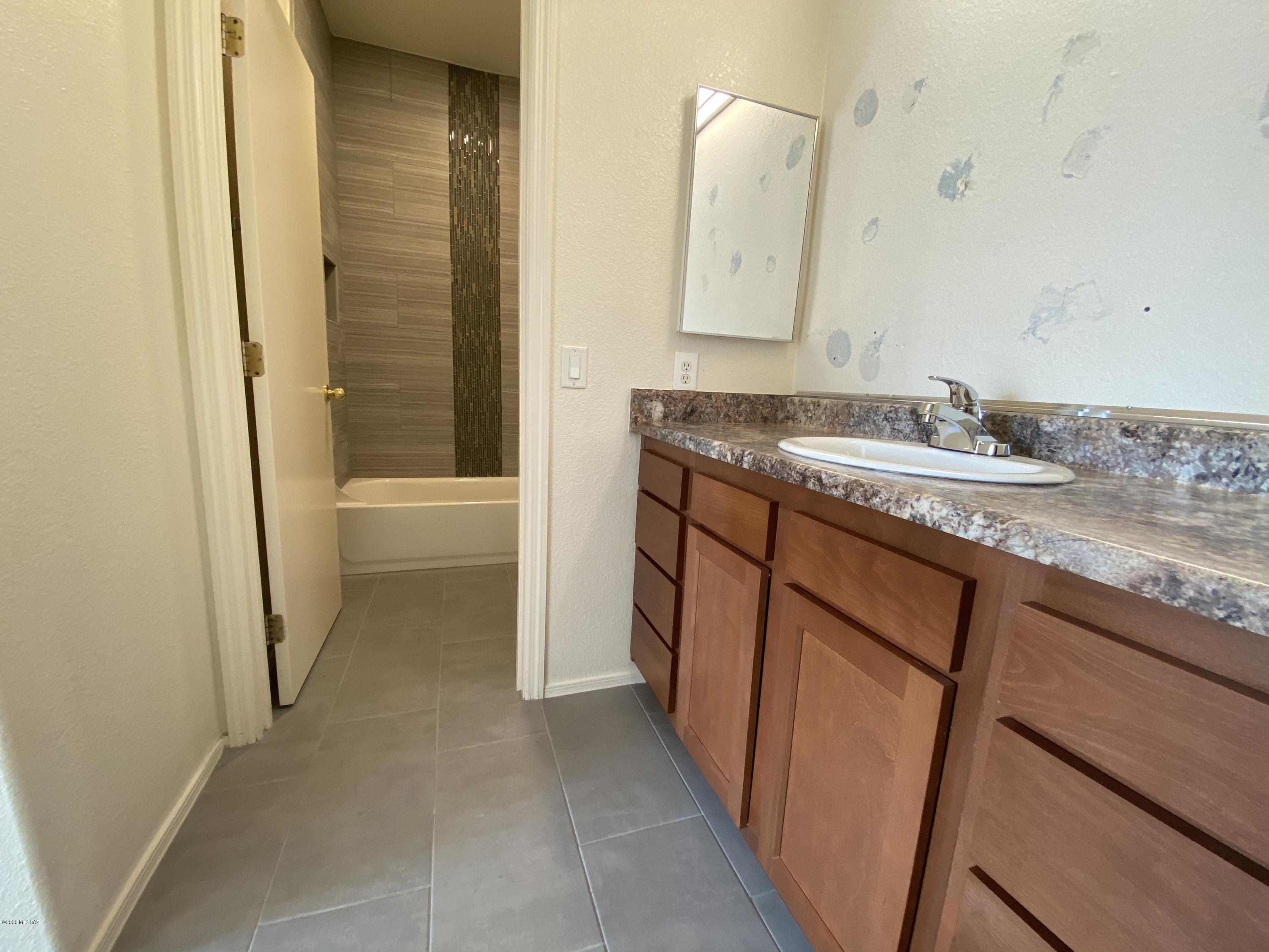 Mountain View Condos. (1-76) - Residential Lease