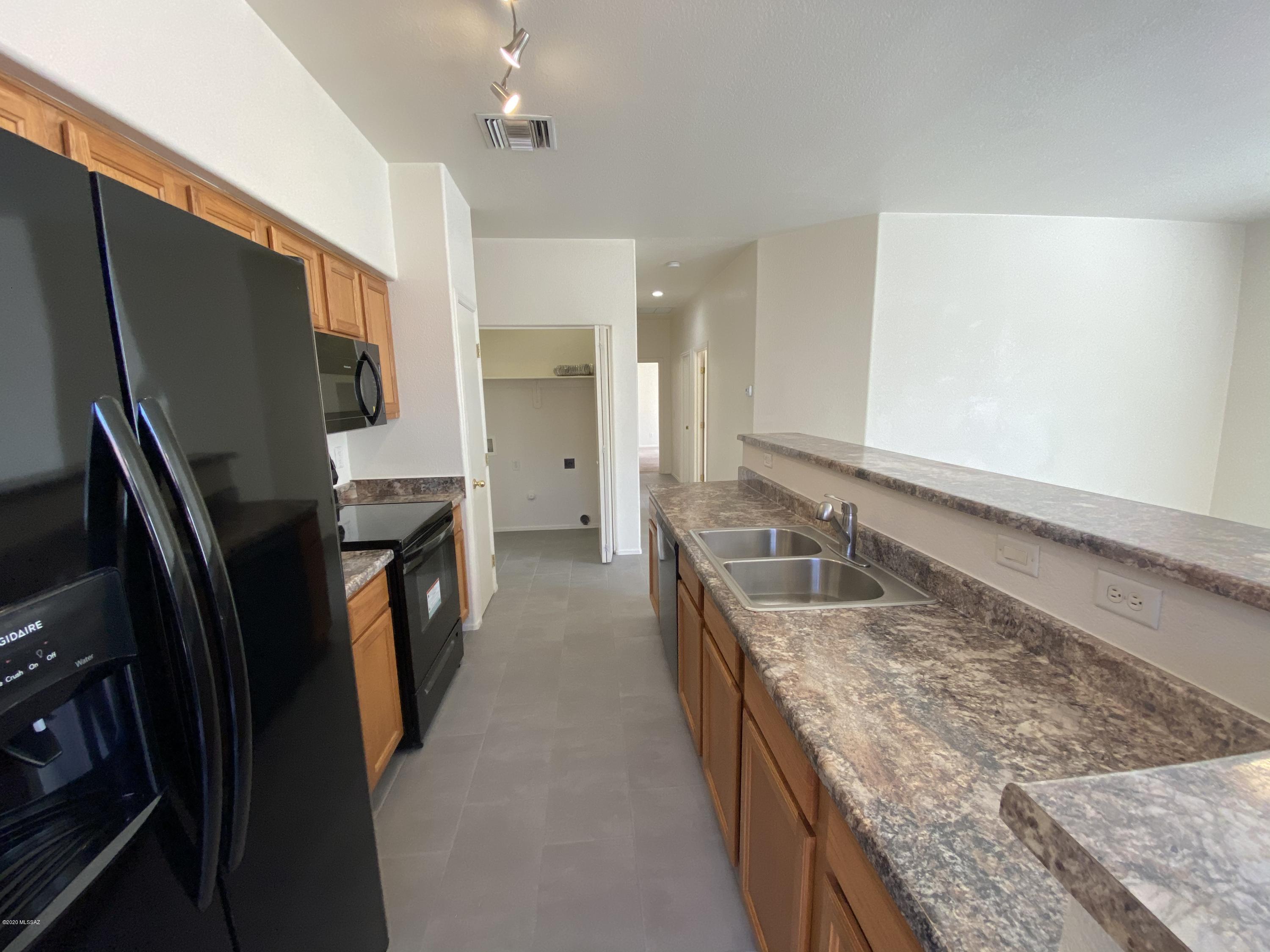 Mountain View Condos. (1-76) - Residential Lease