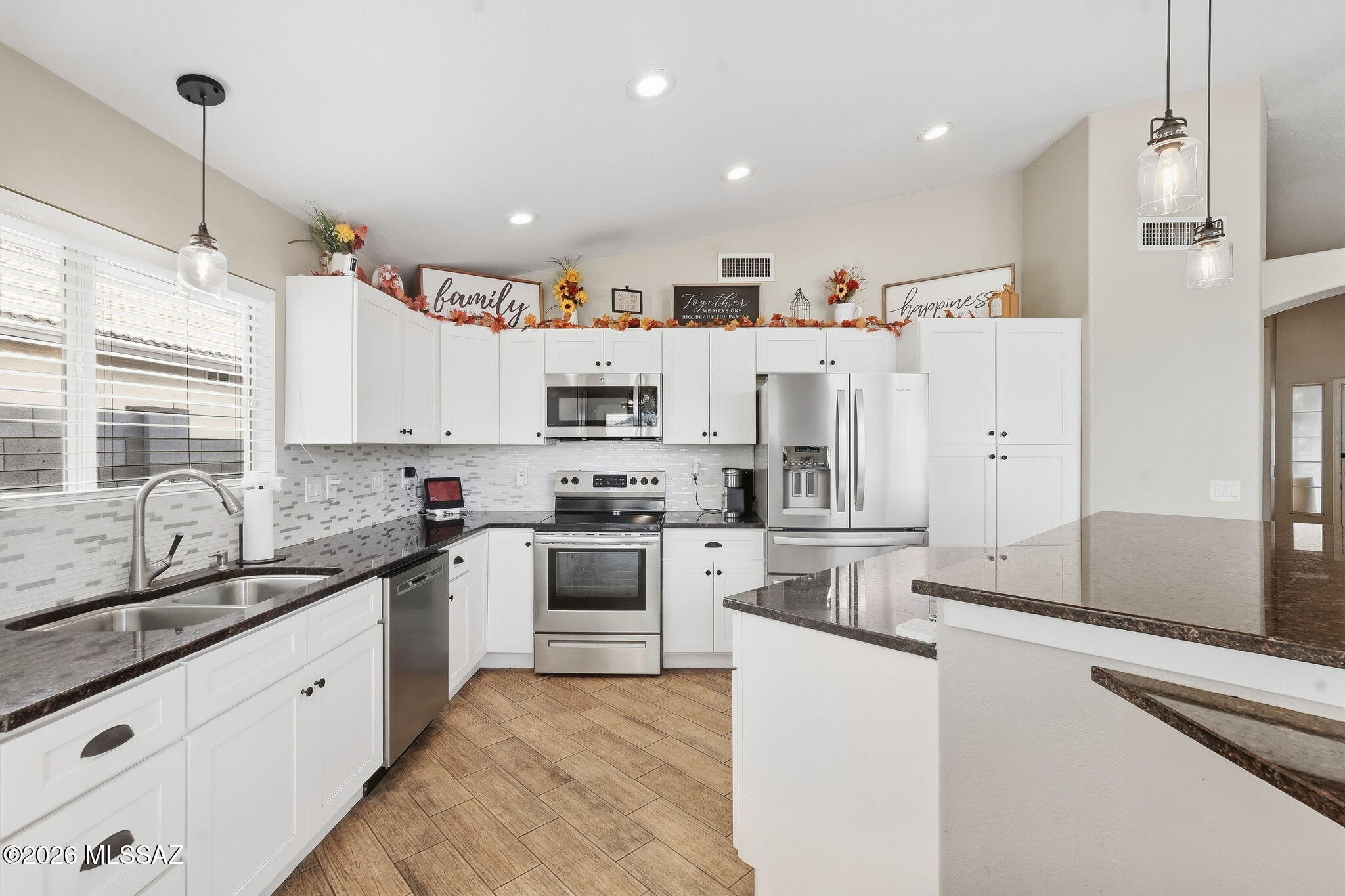 Range Priced $399,900-$350,000.
''RATES GONE UP, We Got You Covered''-Seller offering a 1-year rate buydown through a preferred lender at COE. Move-in-ready. Perfect for families or retirees! Newer Light, airy great room flows into an eat-in kitchen with executive-height bar-top counter for extra prep space, accent lighting above/below cabinets, full appliance package, and breakfast nook with built-in bench seating. Newer Roof, Guest/Office, Updated primary & guest baths. Trane heat pump and new water heater. Private, extended block-fenced in the  backyard with covered patio, extended pavers & concrete slab, turf, decorative gravel, and raised flower bed. Ideal for gatherings or gardening. Garage offers overhead storage. Enjoy nearby community pool, splash pad, park.