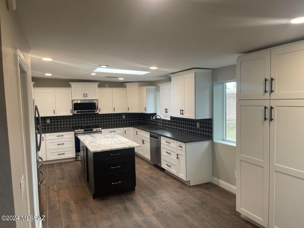 Valley View East NO. 5 (1-344) - Residential Lease