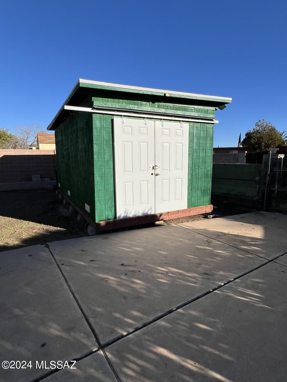 Valley View East NO. 5 (1-344) - Residential Lease