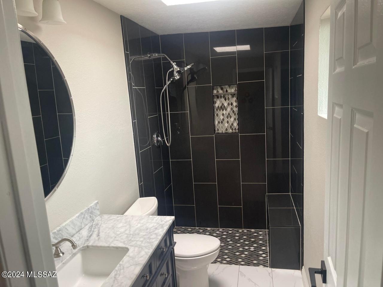 Valley View East NO. 5 (1-344) - Residential Lease