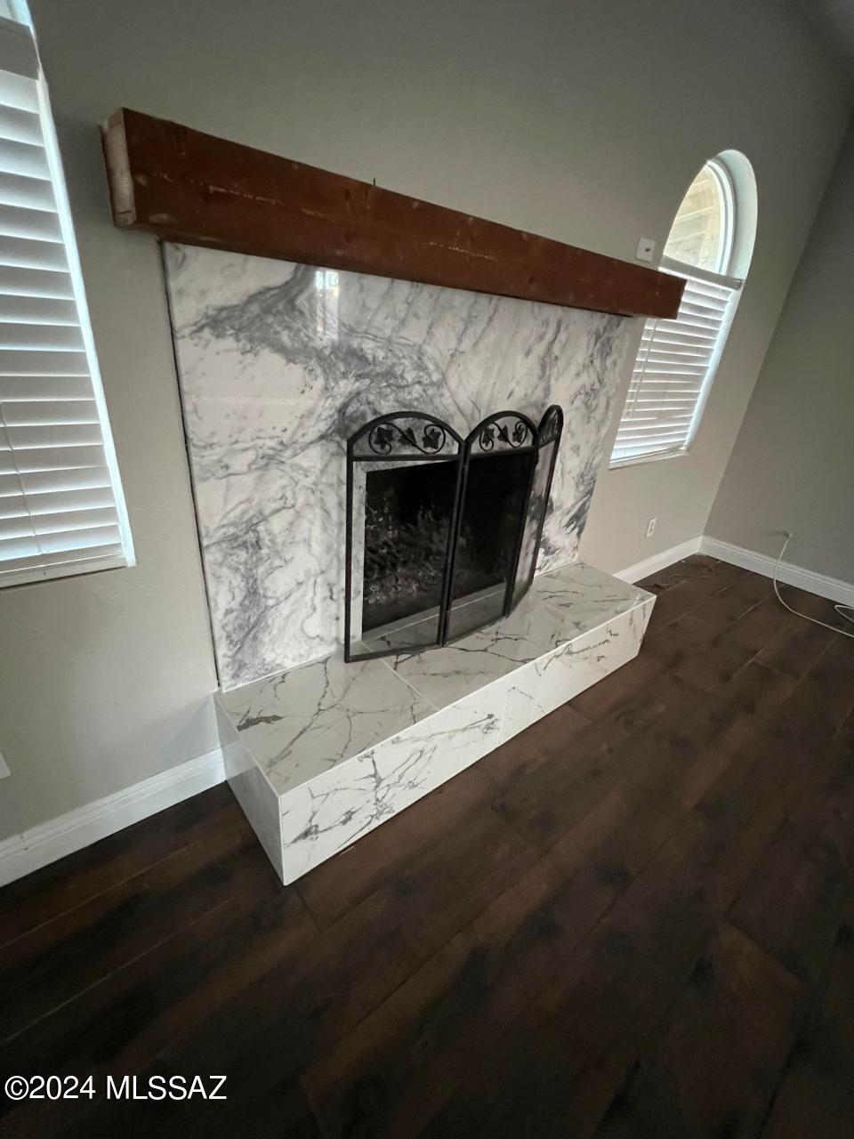 Valley View East NO. 5 (1-344) - Residential Lease