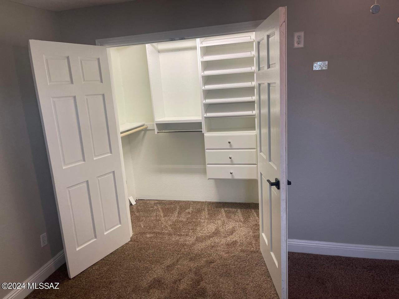 Valley View East NO. 5 (1-344) - Residential Lease