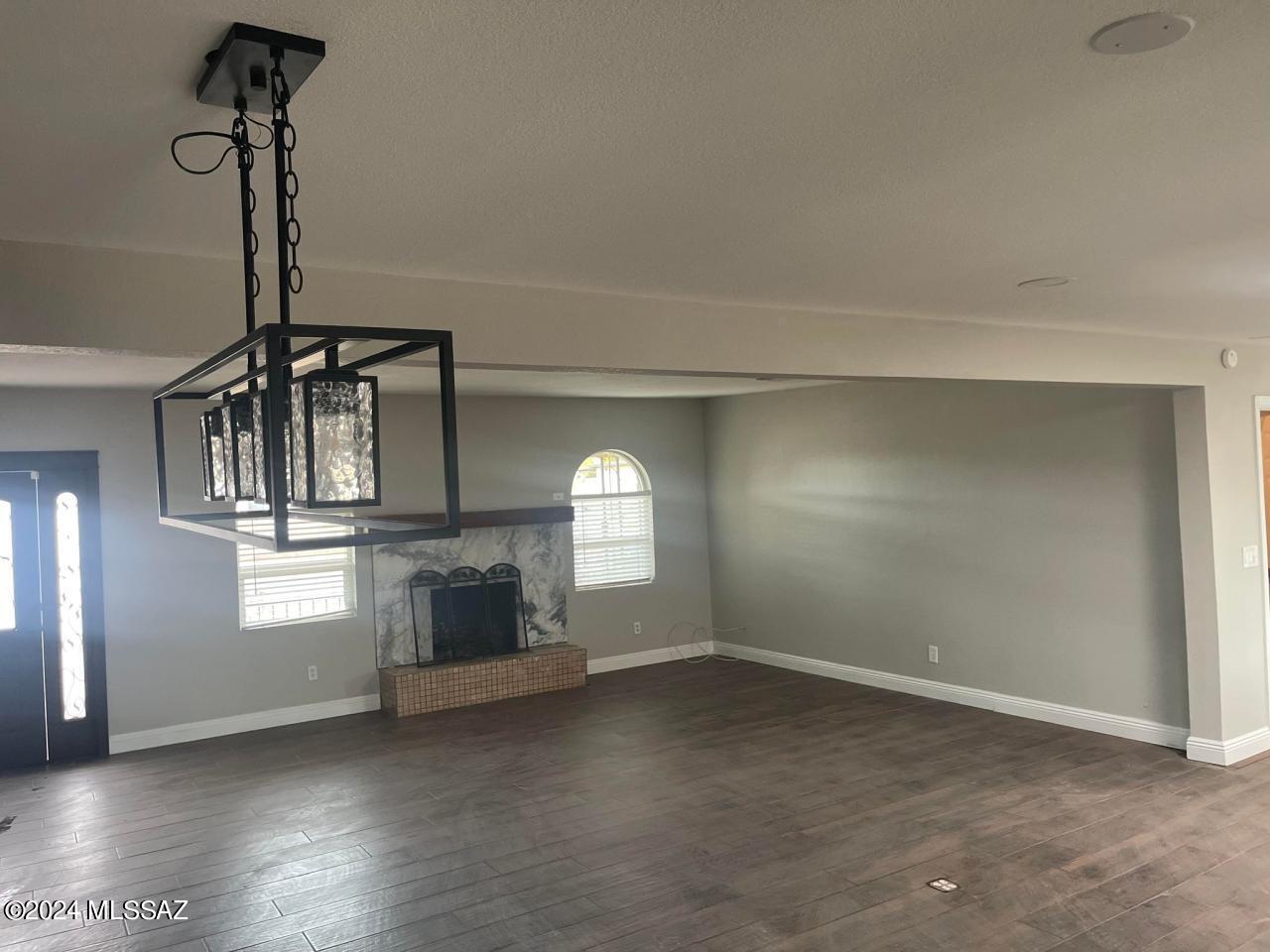 Valley View East NO. 5 (1-344) - Residential Lease