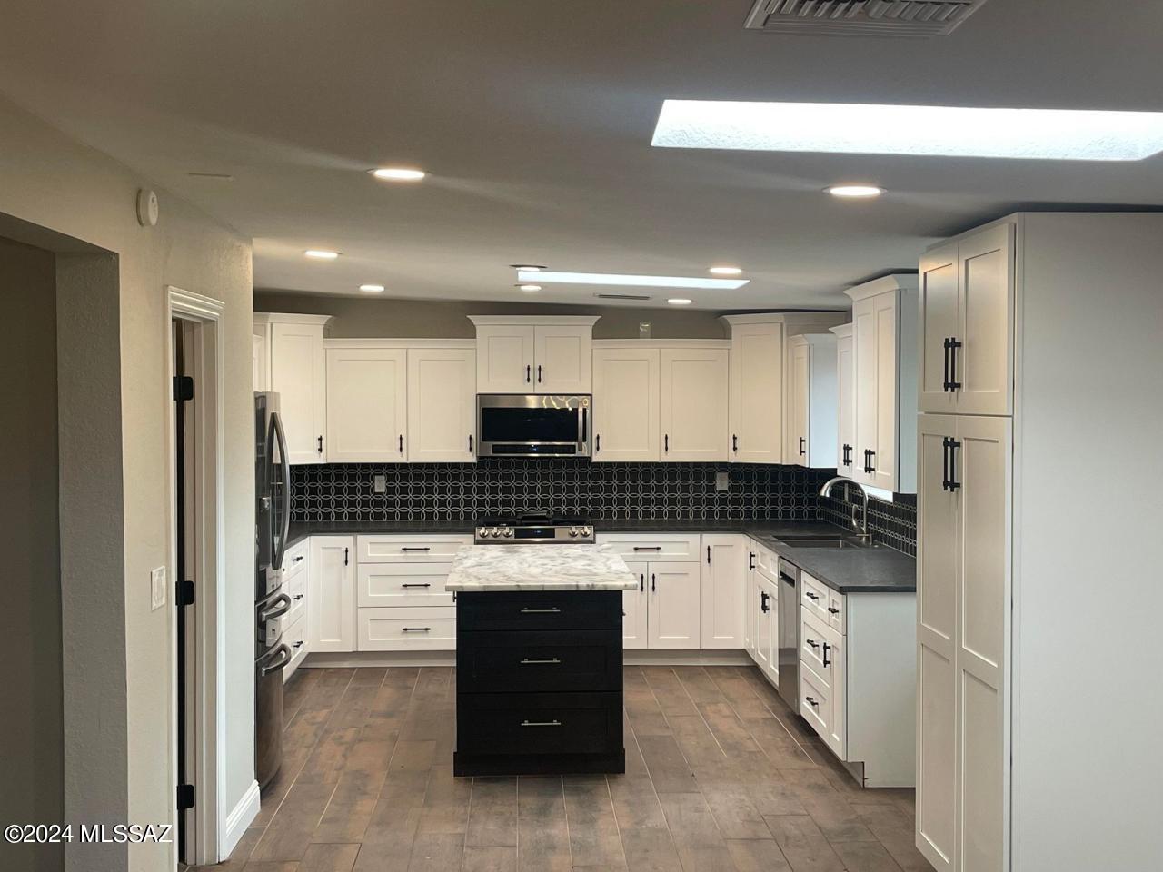 Valley View East NO. 5 (1-344) - Residential Lease