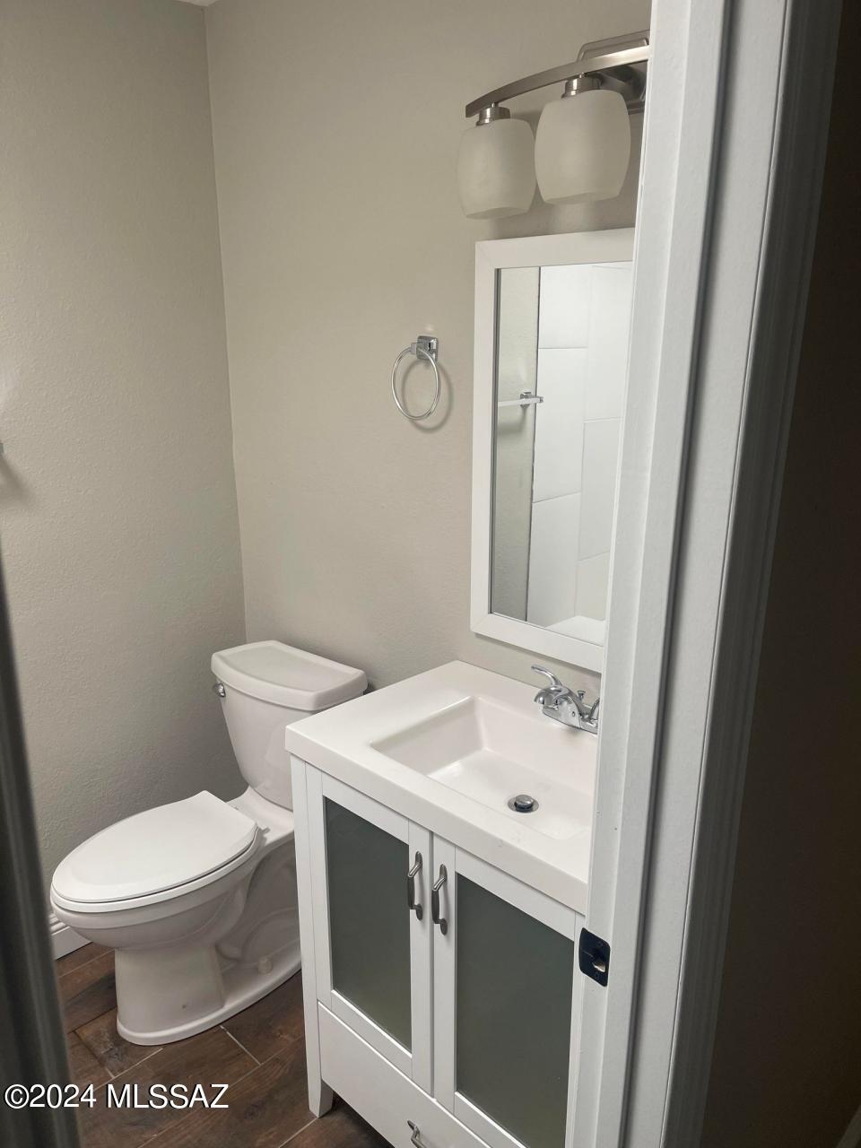 Valley View East NO. 5 (1-344) - Residential Lease