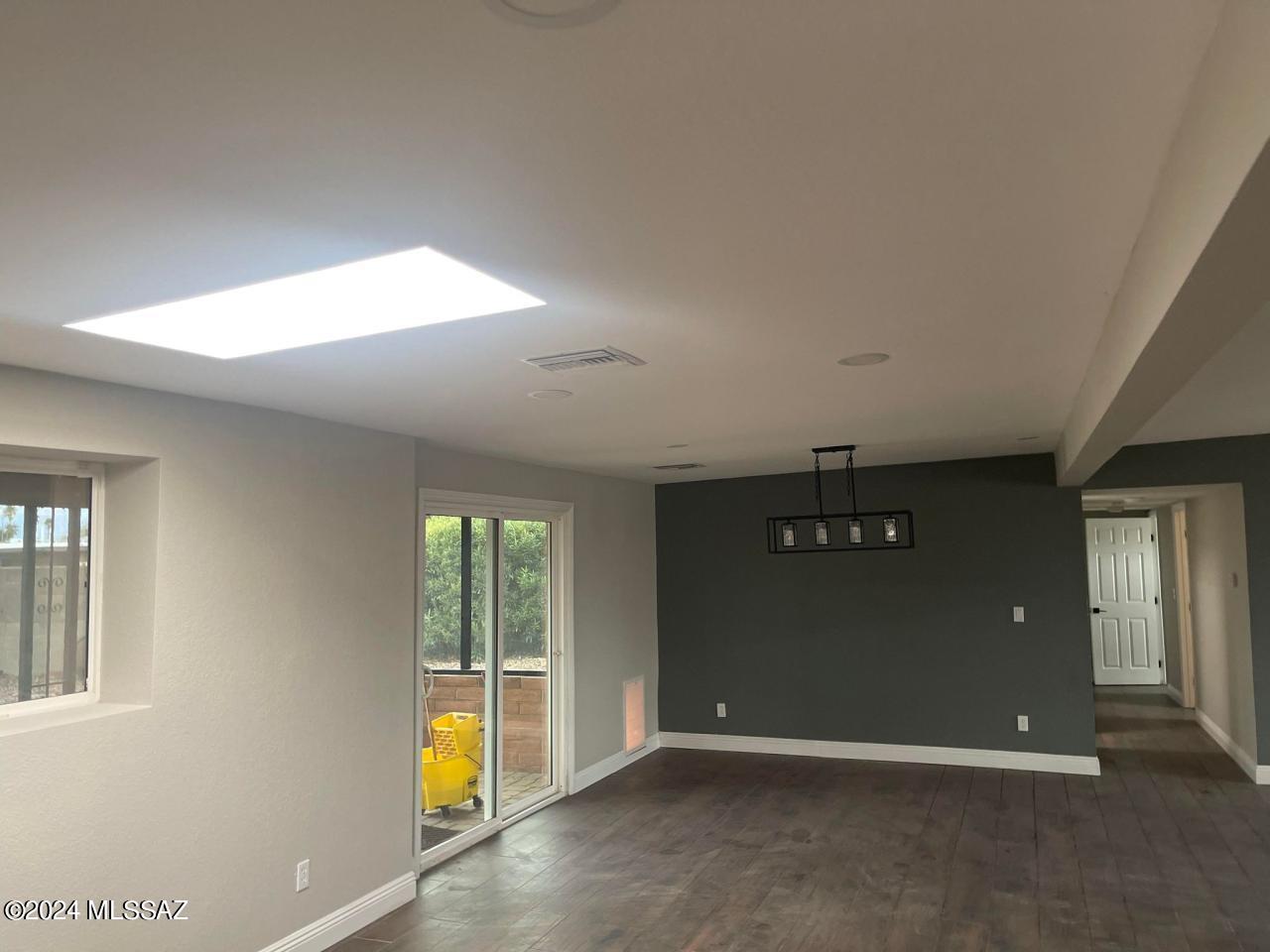 Valley View East NO. 5 (1-344) - Residential Lease