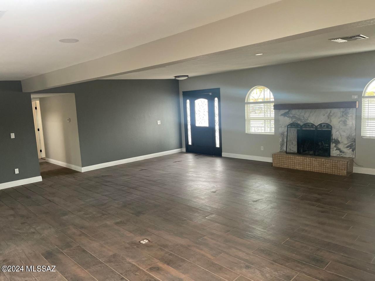 Valley View East NO. 5 (1-344) - Residential Lease
