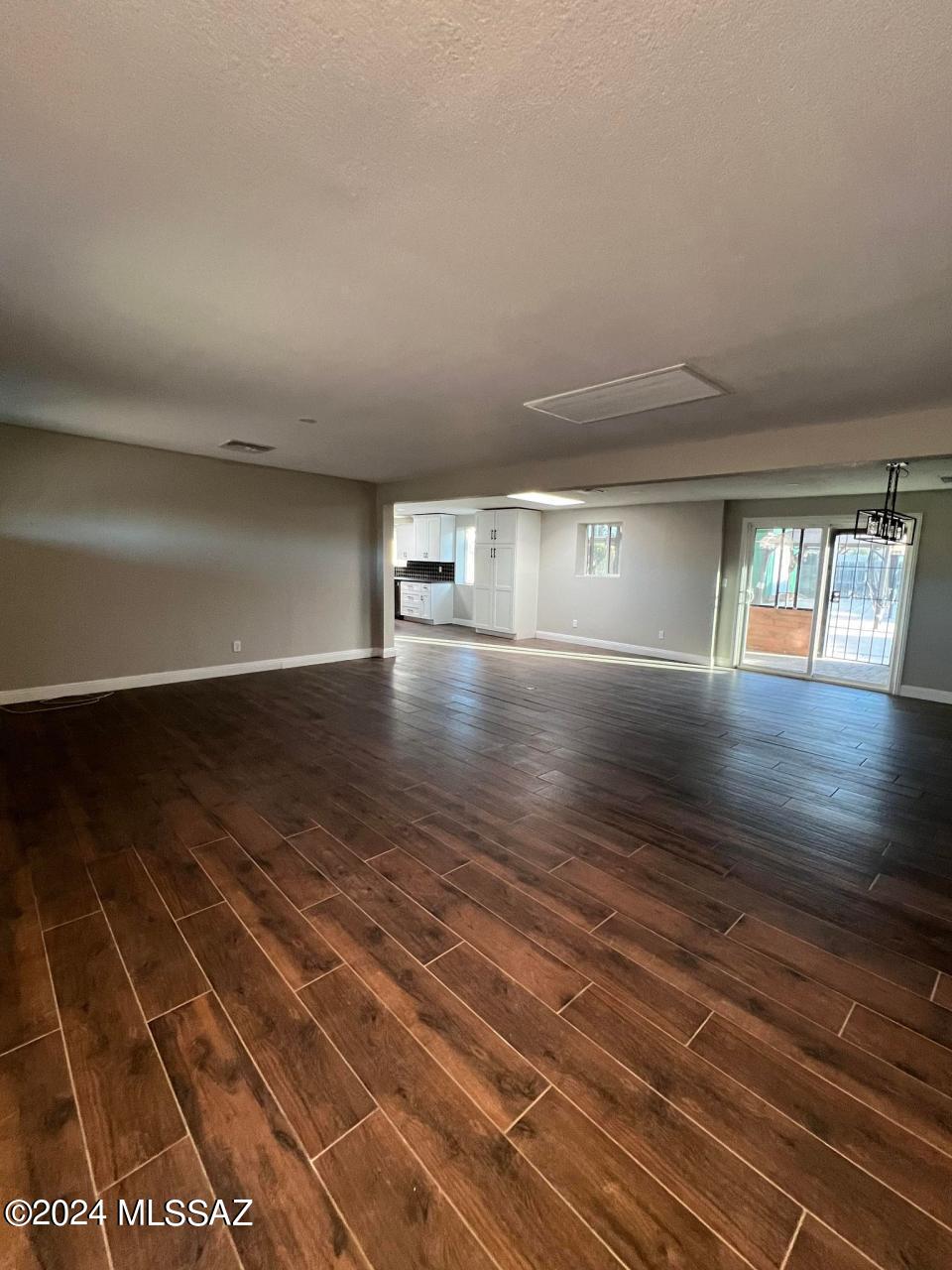 Valley View East NO. 5 (1-344) - Residential Lease
