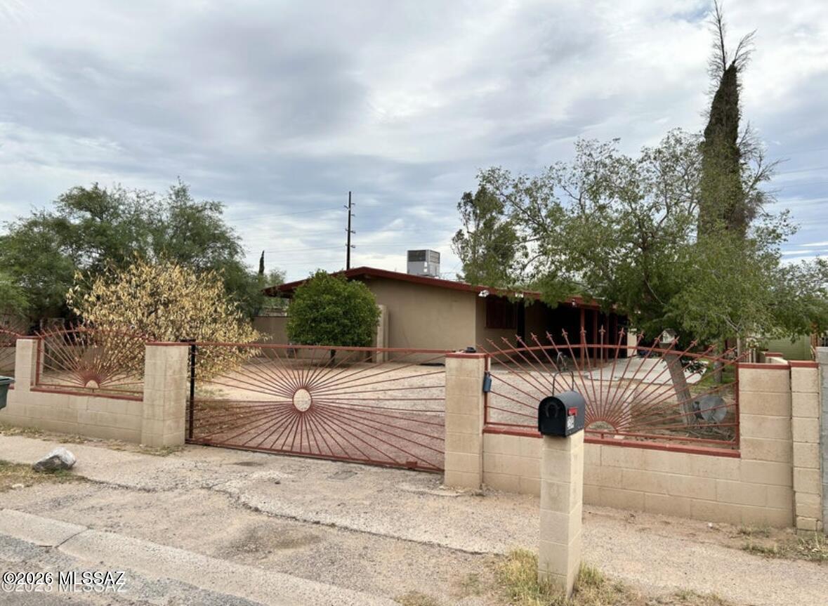 Opportunity for a great property at a low price. 2 bed 1 bath with lots of parking and a fully fenced front and back yard.