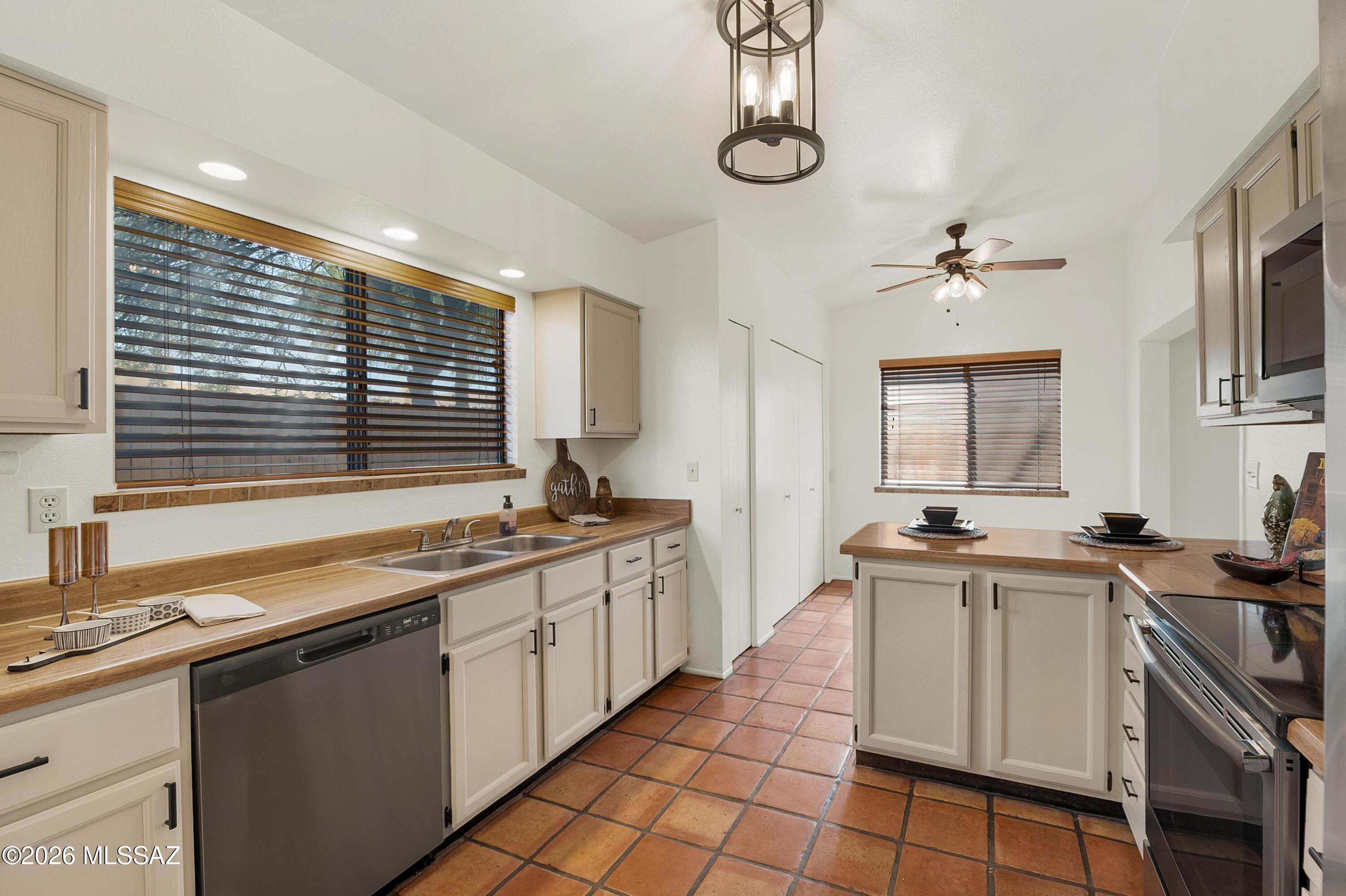 Ladera Brisas Townhouses (1-106) - Residential
