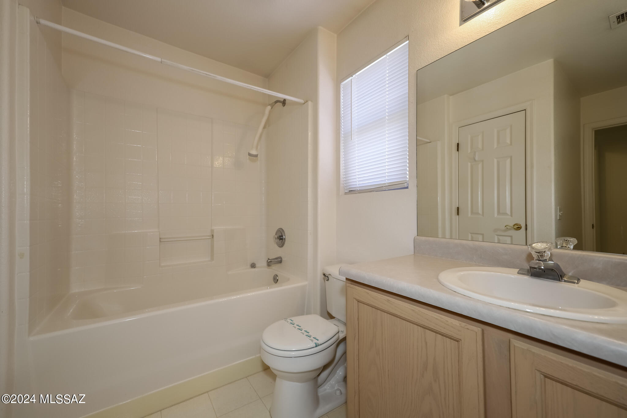 Hacienda Del Oro (1-879) - Residential Lease