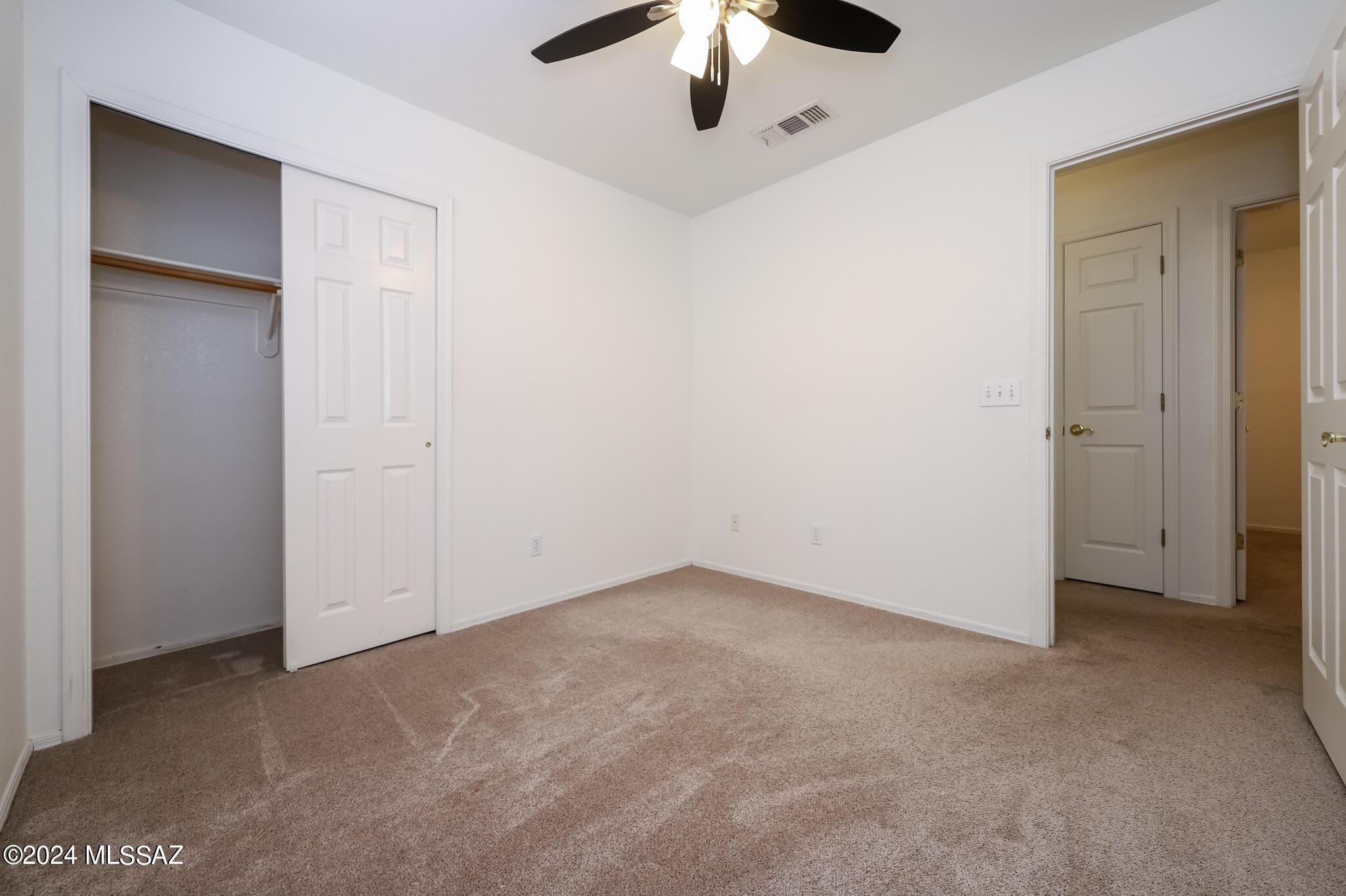 Hacienda Del Oro (1-879) - Residential Lease