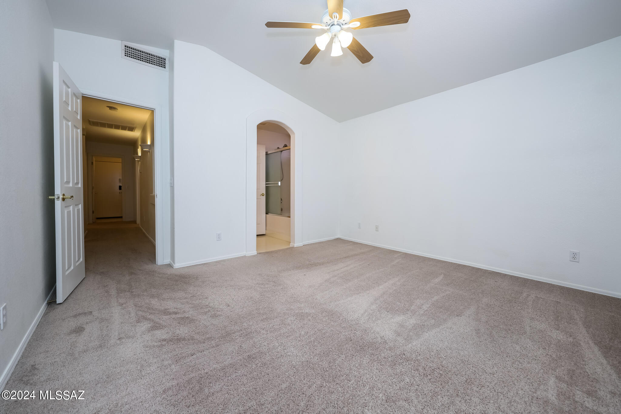 Hacienda Del Oro (1-879) - Residential Lease